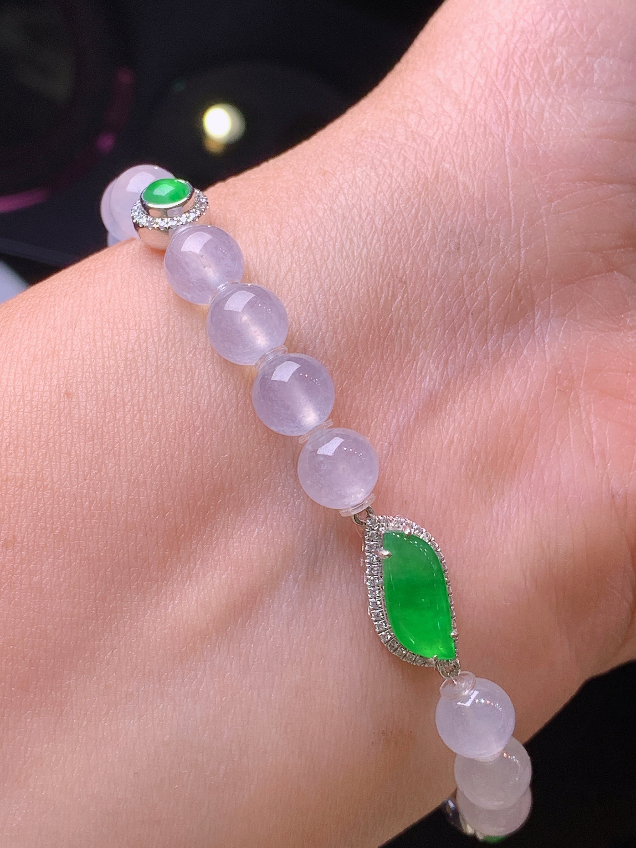 18k金钻镶嵌满绿随形搭配冰种圆珠手链 玉质细腻 色泽艳丽清新 水润亮眼 整体尺寸11.5*5*2.3m5