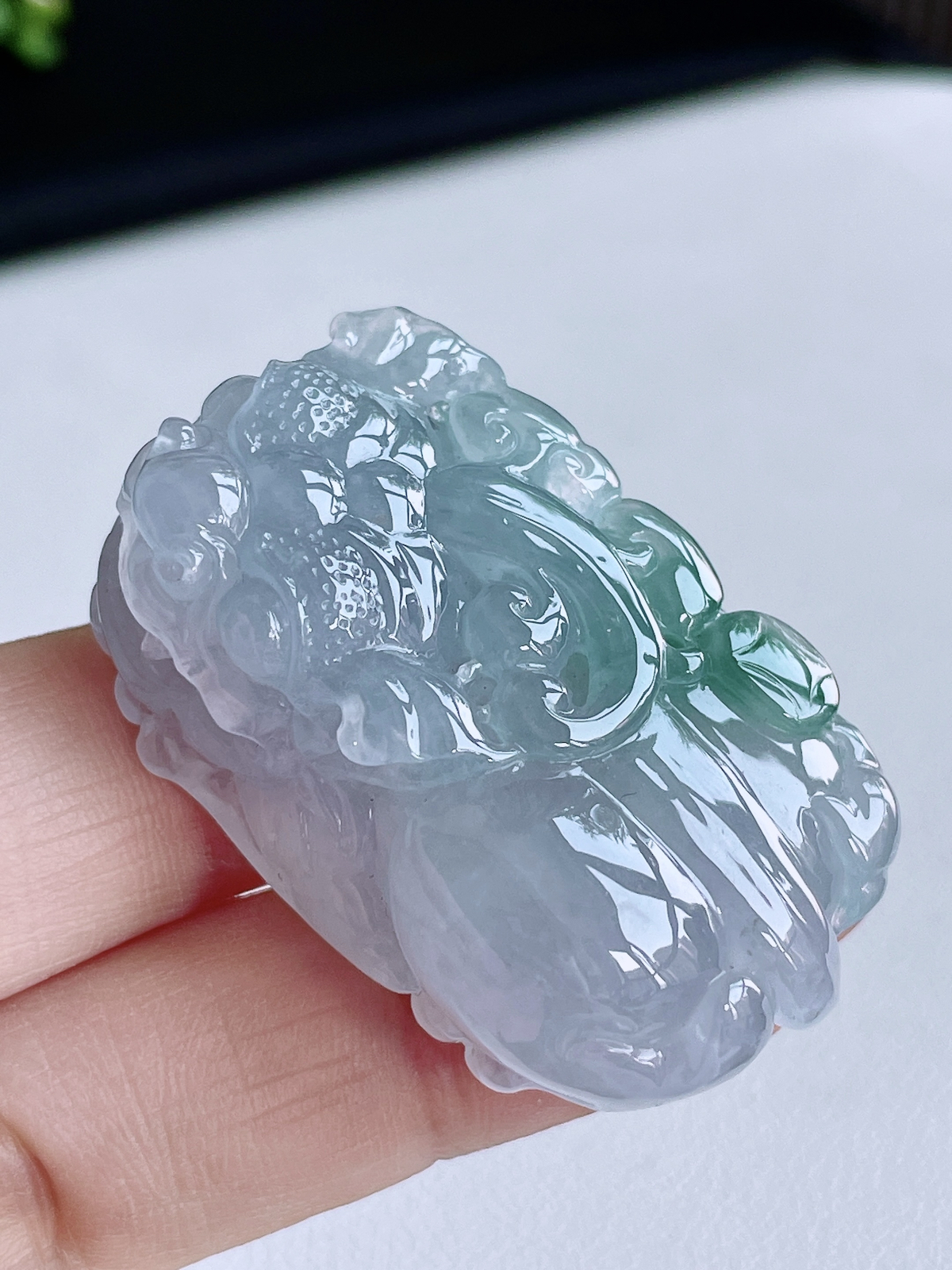 冰飘花貔貅吊坠
【尺寸】43.9-28.1-15.7