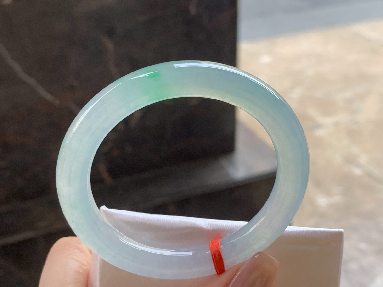 冰种飘色福镯
种老水足 52.7/9.2mm