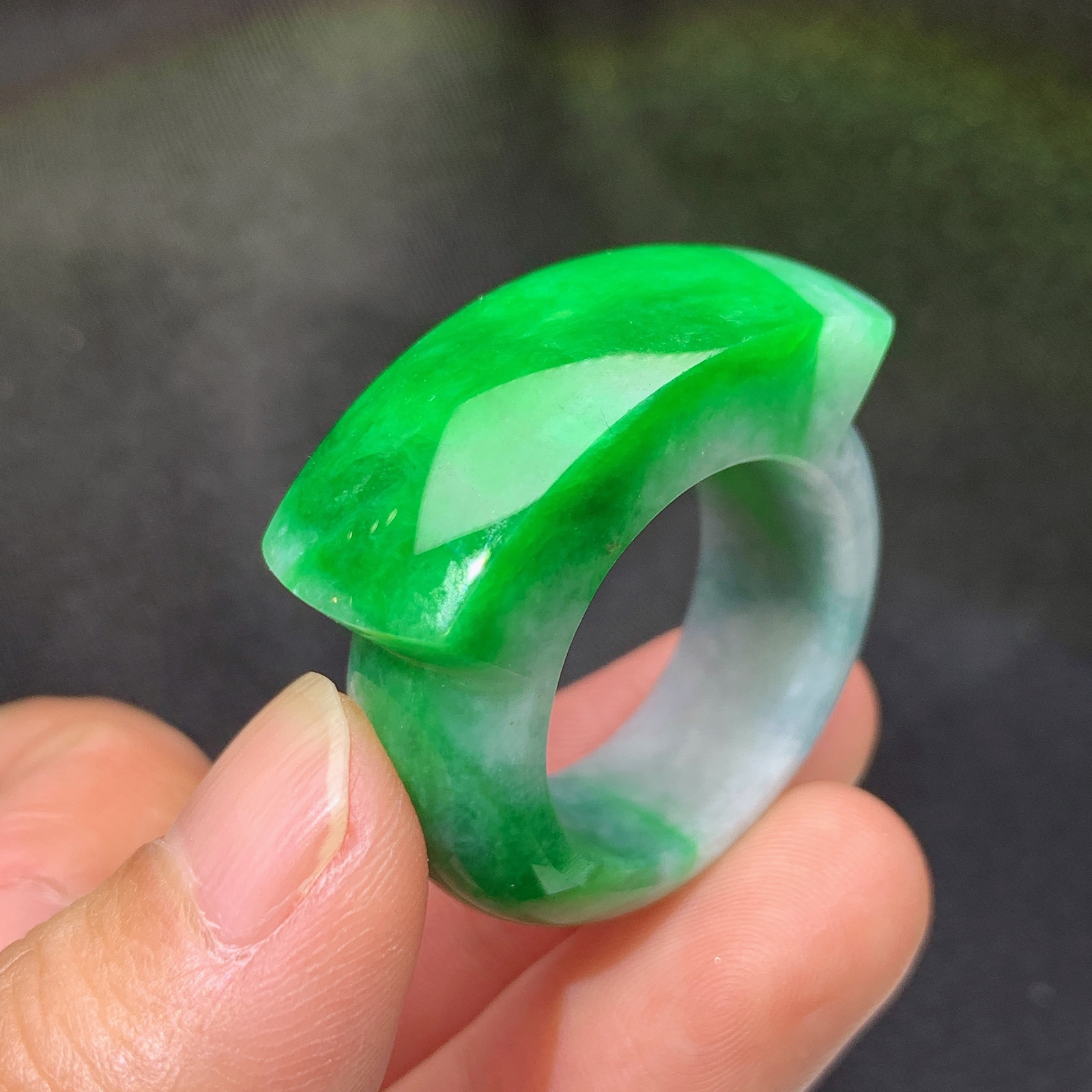 阳绿扳指，戒圈，冰润色阳，种老水足，Hon 圈口23 尺寸12.5*7.3
