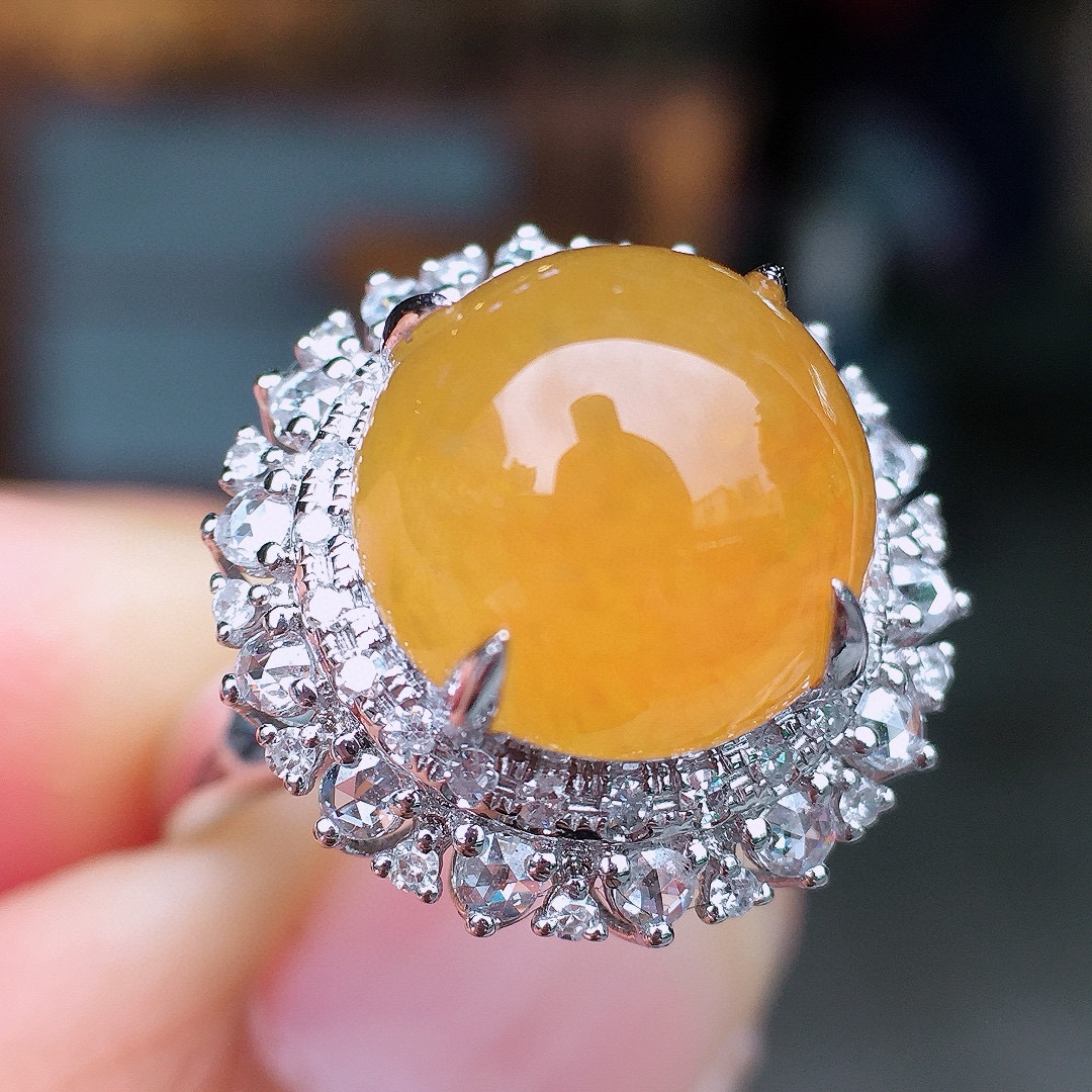 黄翡蛋面戒指，18k金豪华镶嵌，种水超好，玉质细腻