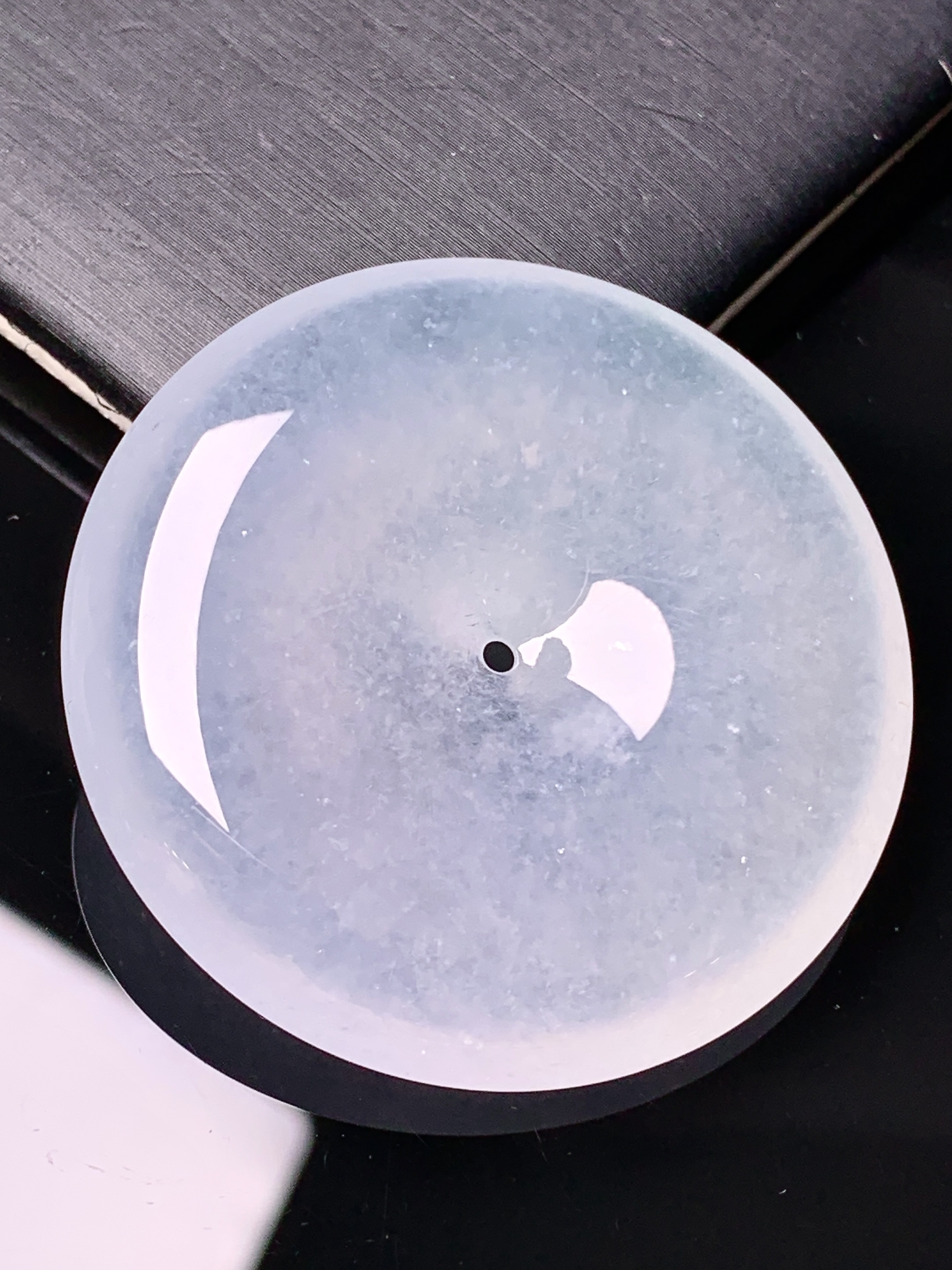 冰种平安扣吊坠 玉质细腻 色泽艳丽清新 水润亮眼 整体尺寸40*7.6b12