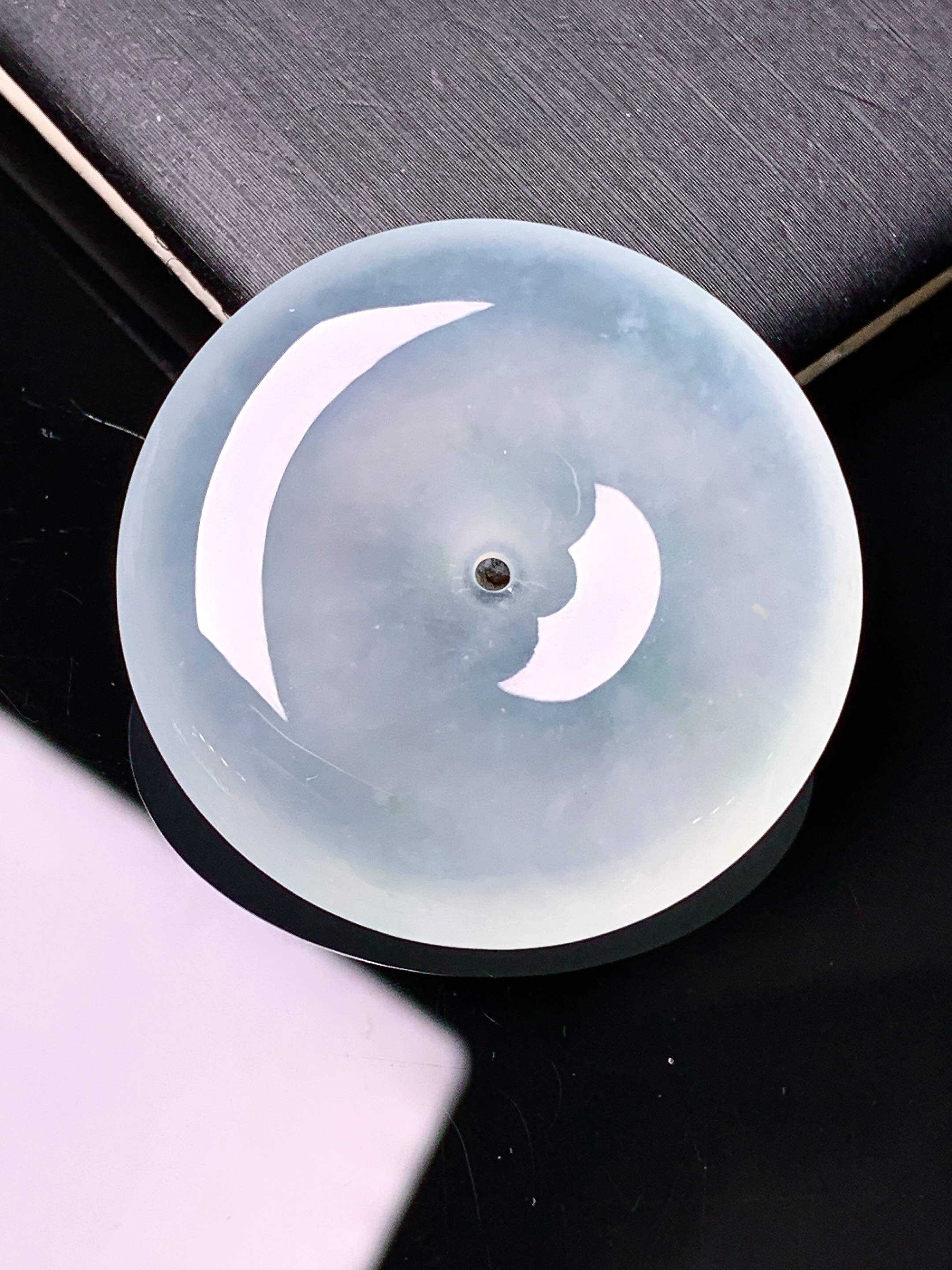 冰种平安扣吊坠 玉质细腻 色泽艳丽清新 水润亮眼 整体尺寸33.8*6.3x1