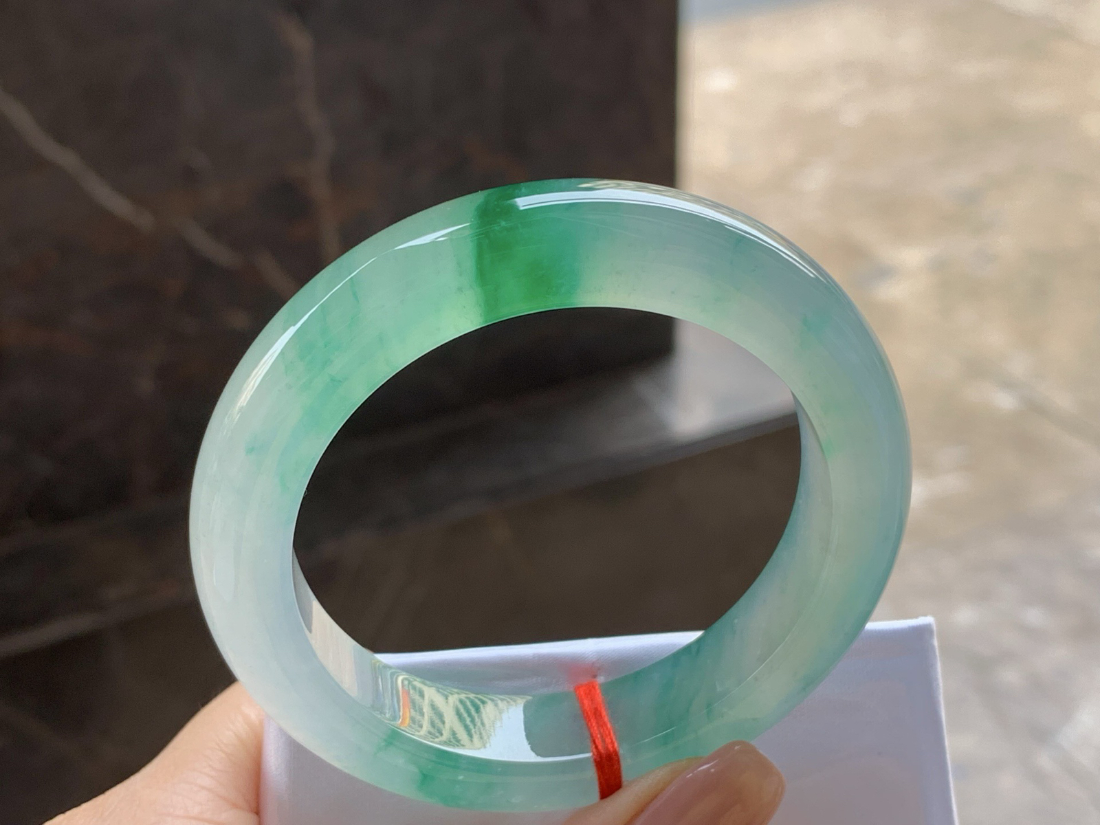 冰种色花手镯
种老水足 53.7/12.6/9.7mm