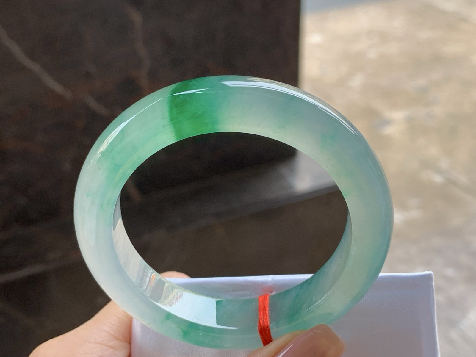 冰种色花手镯
种老水足 53.7/12.6/9.7mm