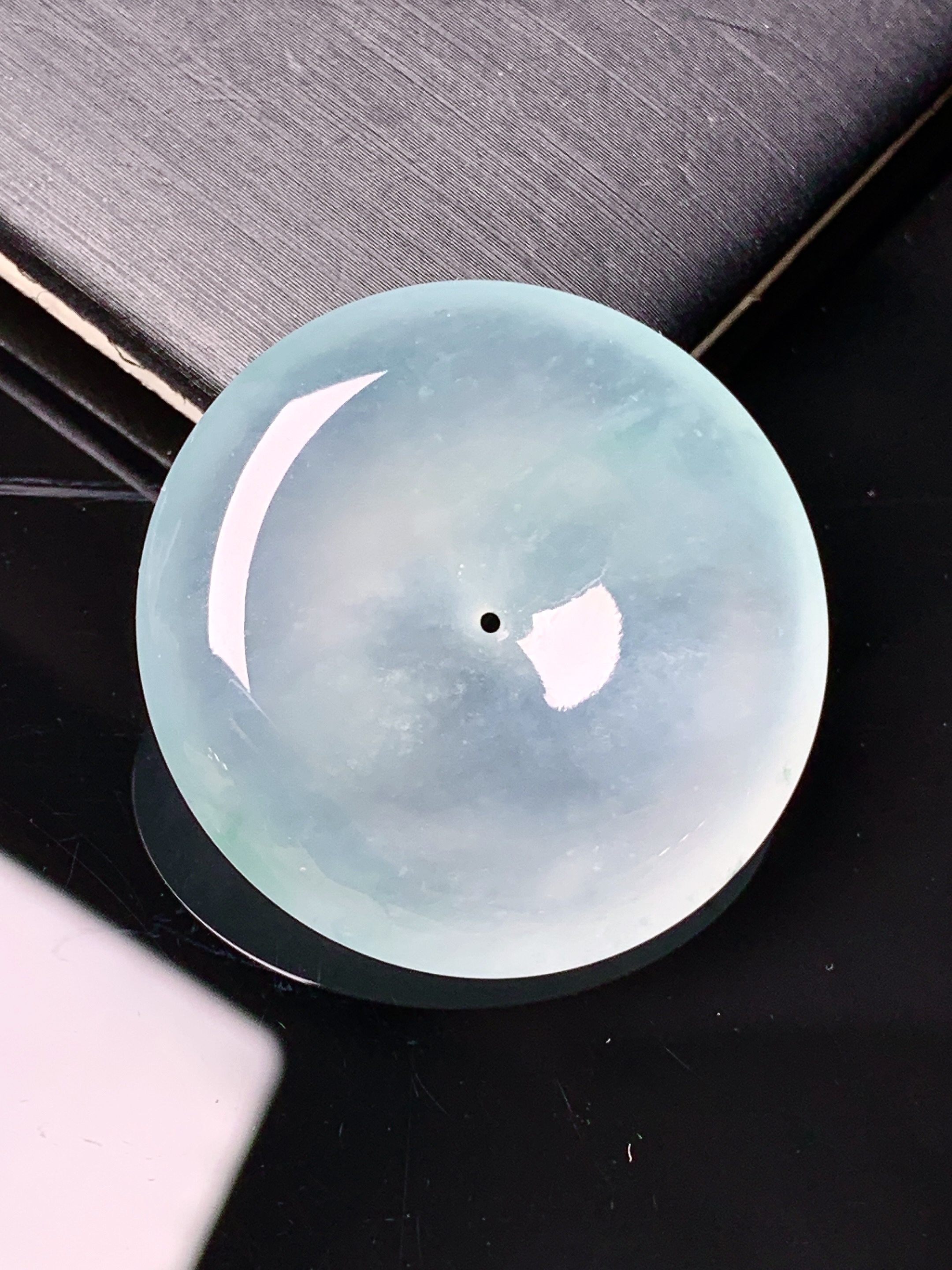 冰种平安扣吊坠 玉质细腻 色泽艳丽清新 水润亮眼 整体尺寸30*6.2b12