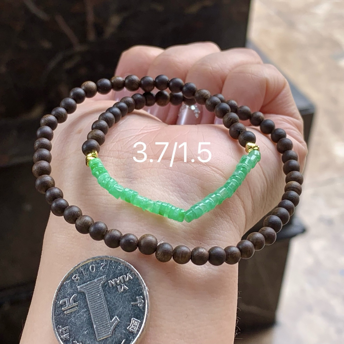 带色手串
水润独特 沉香