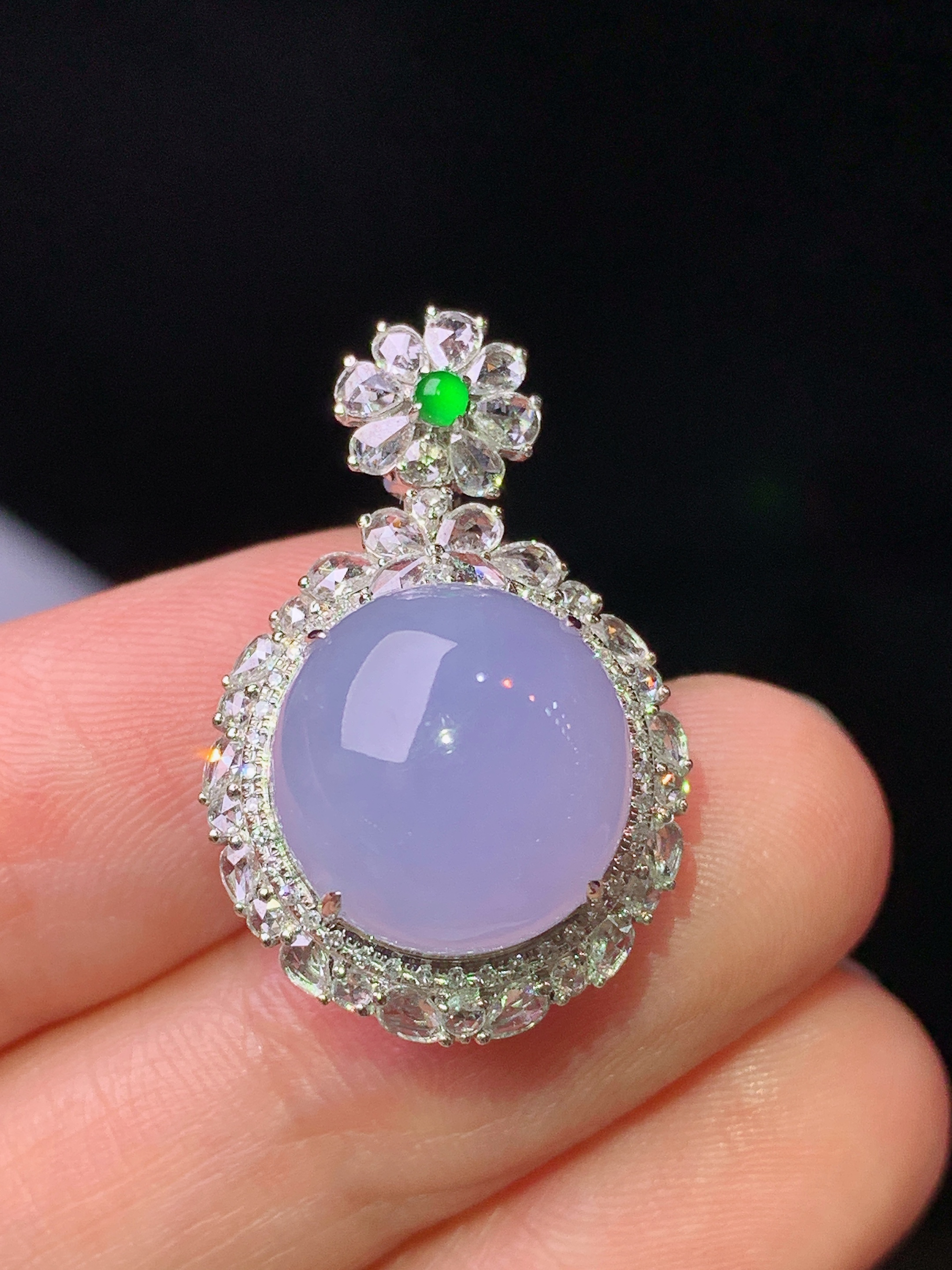 18k金钻镶嵌紫罗兰蛋面吊坠 玉质细腻 色泽艳丽清新 水润亮眼 整体尺寸26.5*16.8*12.5y4