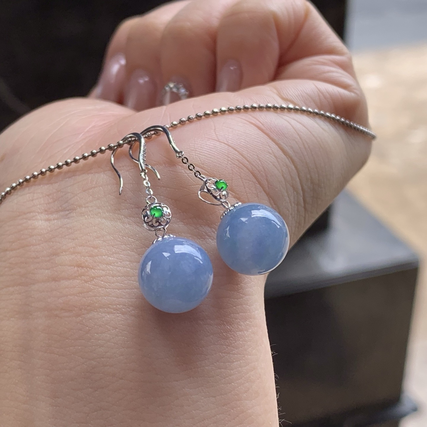 春色转运珠耳坠
独特 真金镶嵌