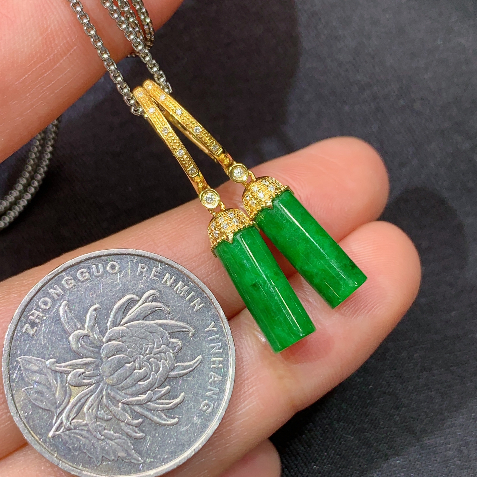 辣绿无事牌耳坠，18k金镶嵌，简约时尚，冰润色阳，种水足，M002 尺寸12.9*5.1