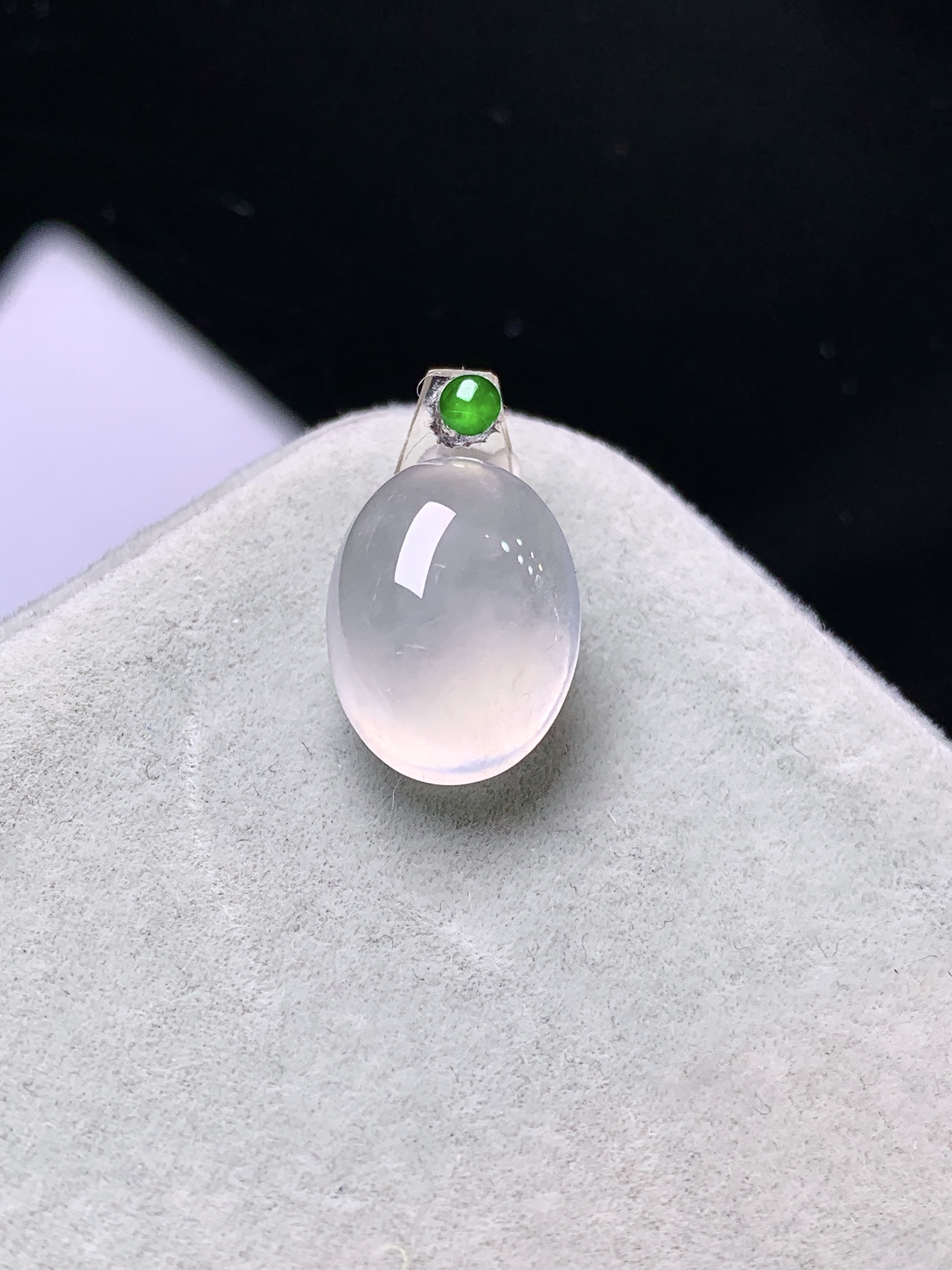 镶嵌款 冰种蛋面吊坠玉质细腻 色泽艳丽清新 水润亮眼 整体尺寸13*9.8*5.5*2x