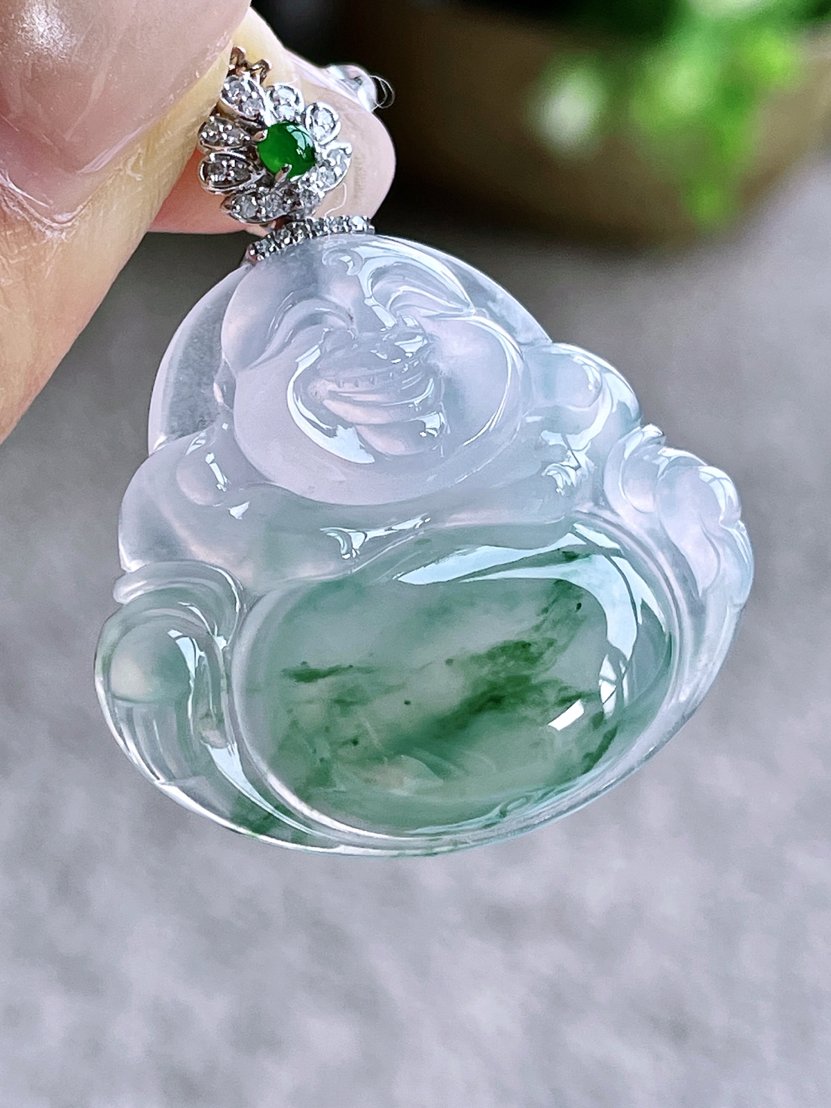 【镶嵌】高冰飘花佛公吊坠  
【说明】缅料 18k金镶嵌 完美 性价比高  
【整体】39.2
【