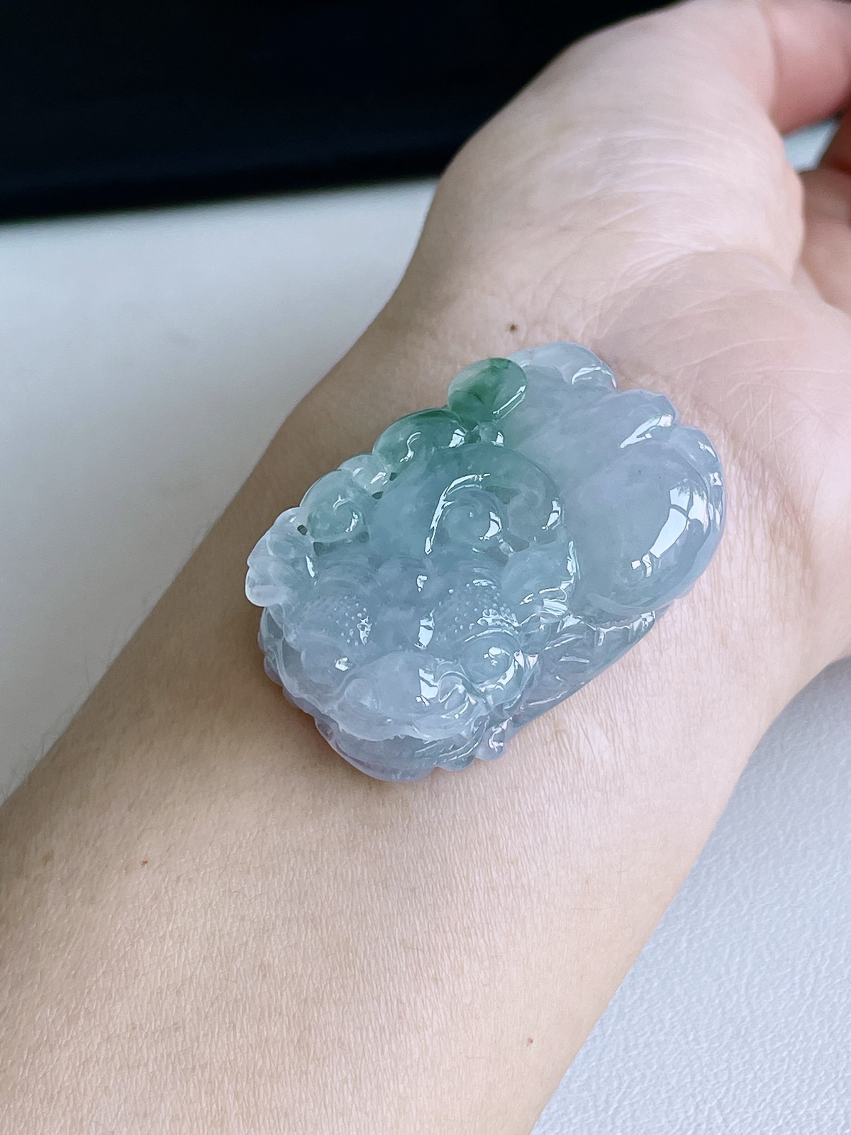 冰飘花貔貅吊坠
【尺寸】43.9-28.1-15.7