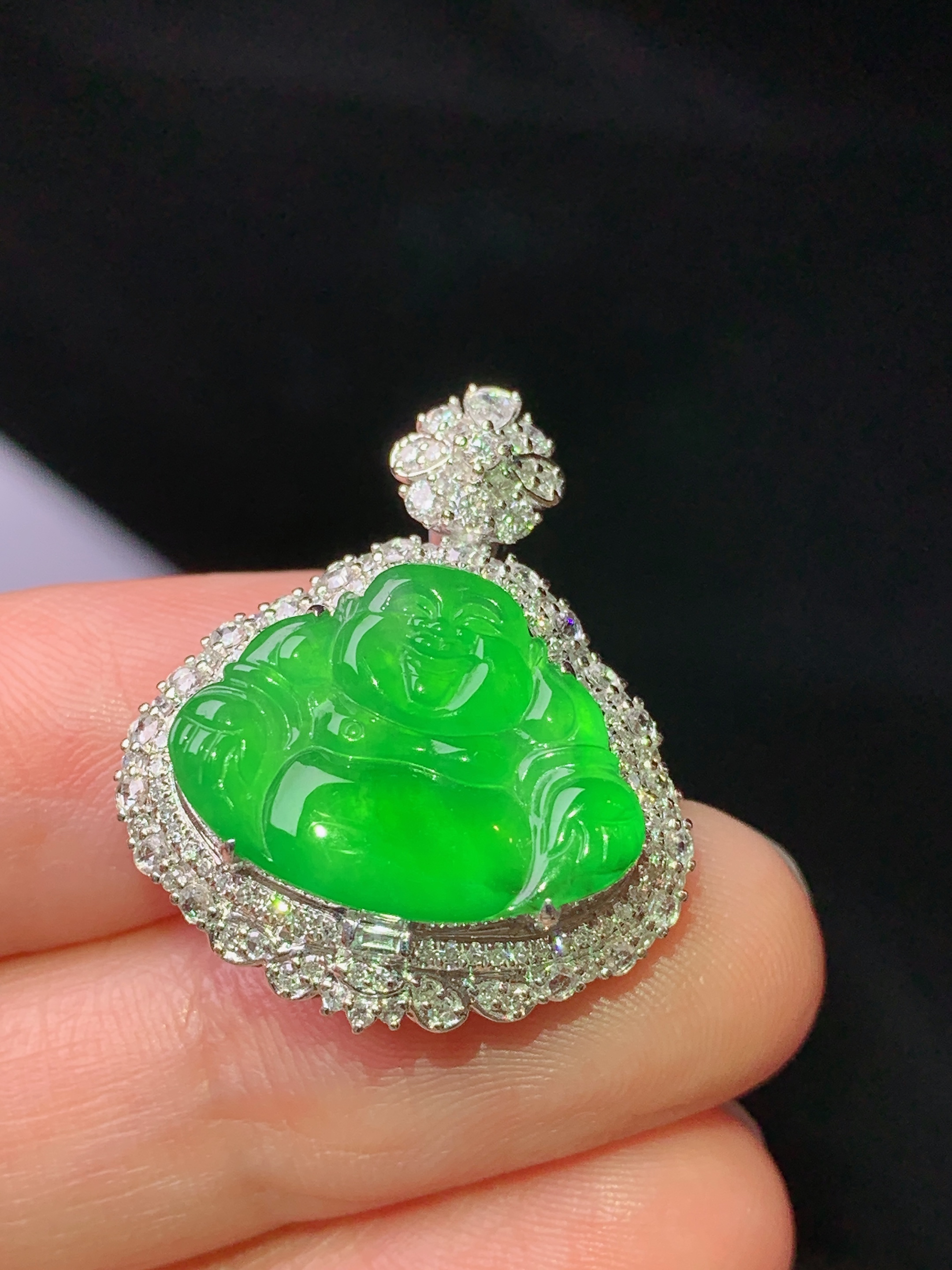 18k金钻镶嵌满绿佛公吊坠 玉质细腻 色泽艳丽清新 水润亮眼 整体尺寸26*22*9.8g2