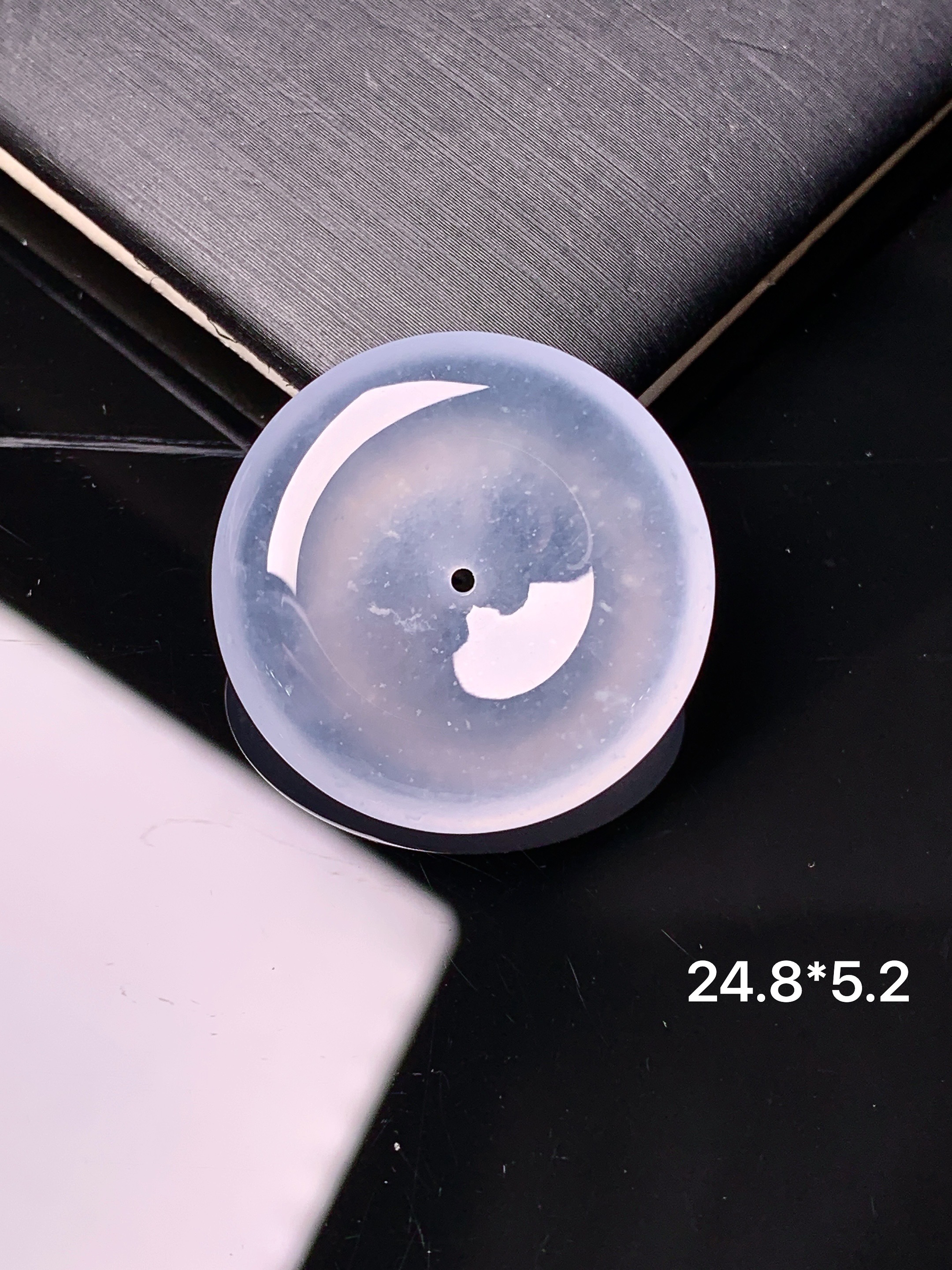 冰种平安扣吊坠 玉质细腻 色泽艳丽清新 水润亮眼 整体尺寸24.8*5.2b12