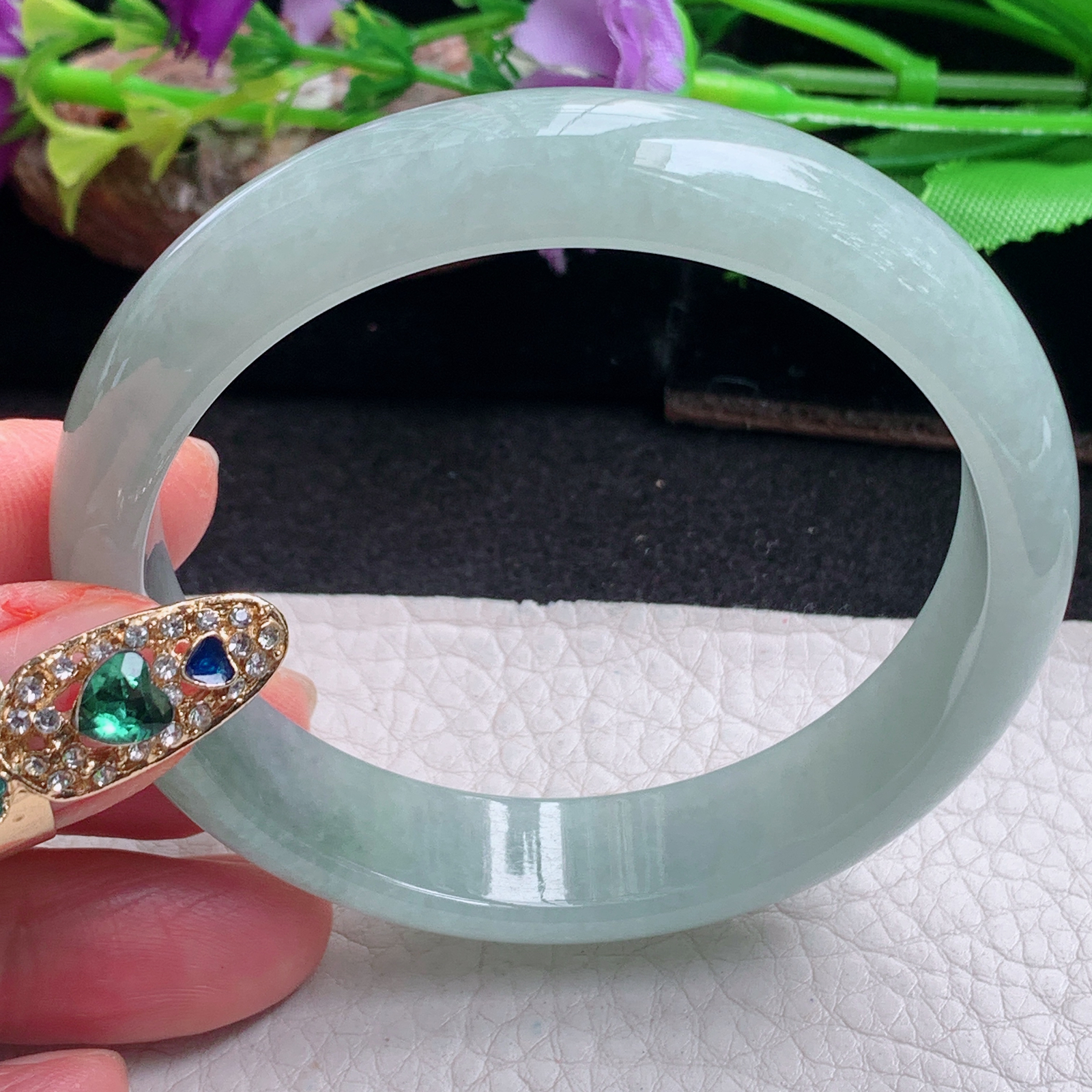 js实拍57*13*6.8平安镯 天然缅甸翡翠a货手镯清新宽边正圈玉镯子