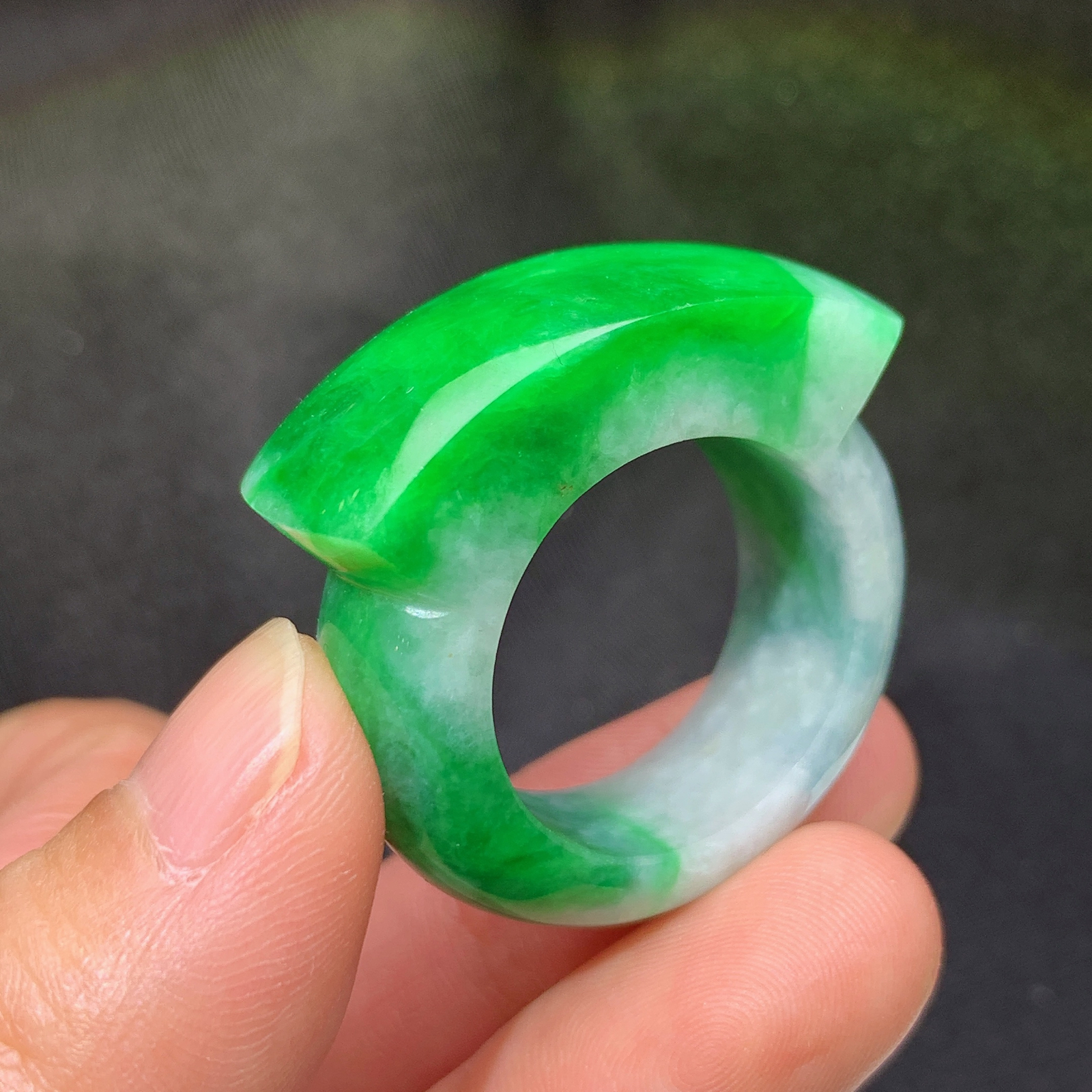 阳绿扳指，戒圈，冰润色阳，种老水足，Hon 圈口23 尺寸12.5*7.3