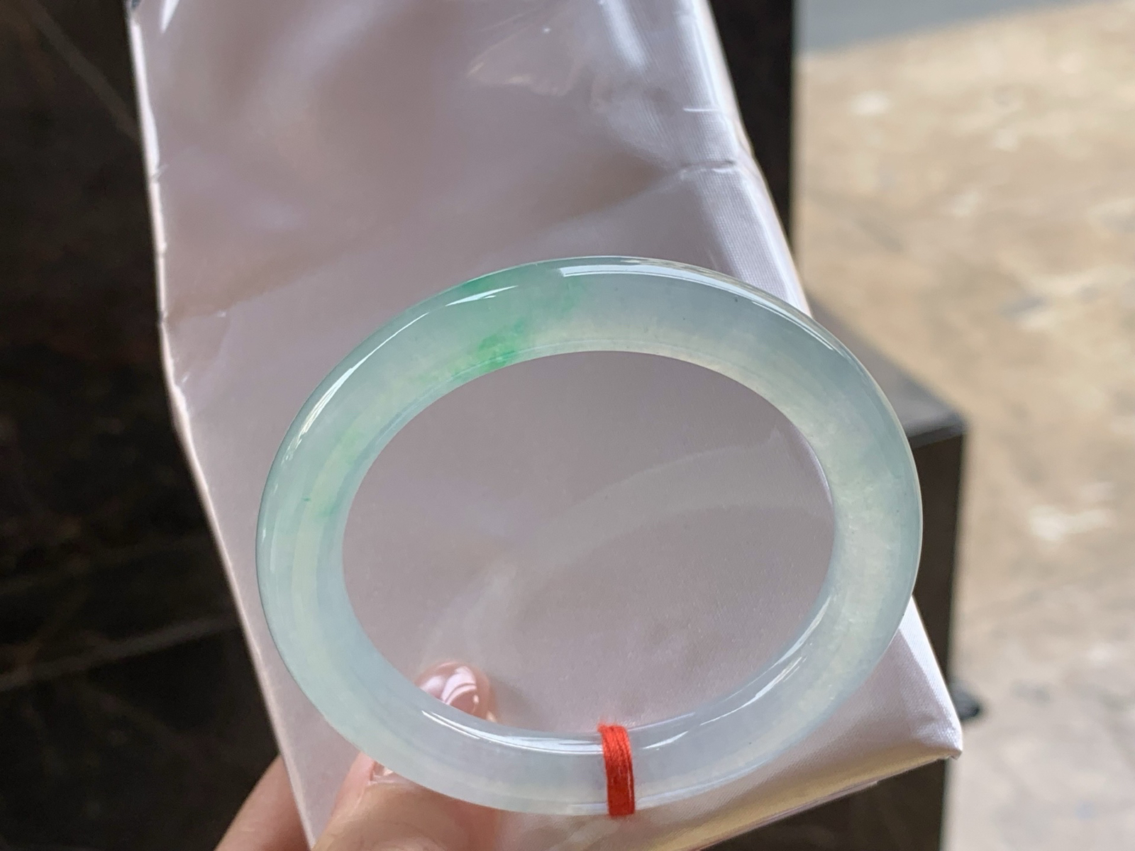 冰种飘色福镯
种老水足 52.7/9.2mm