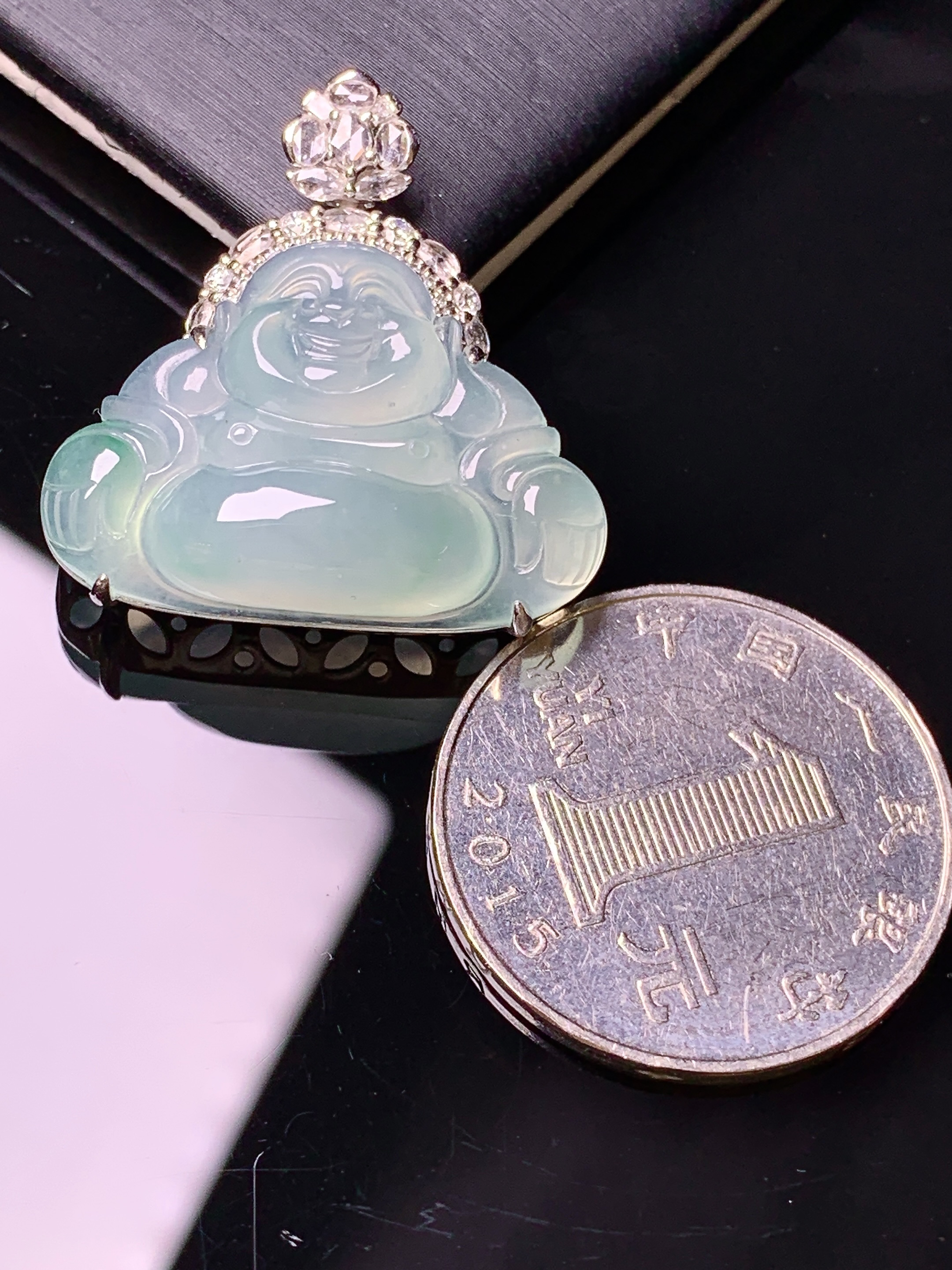 18k金钻镶嵌冰种佛公吊坠 玉质细腻 色泽艳丽清新 水润亮眼 整体尺寸27.6*26.6*10g2