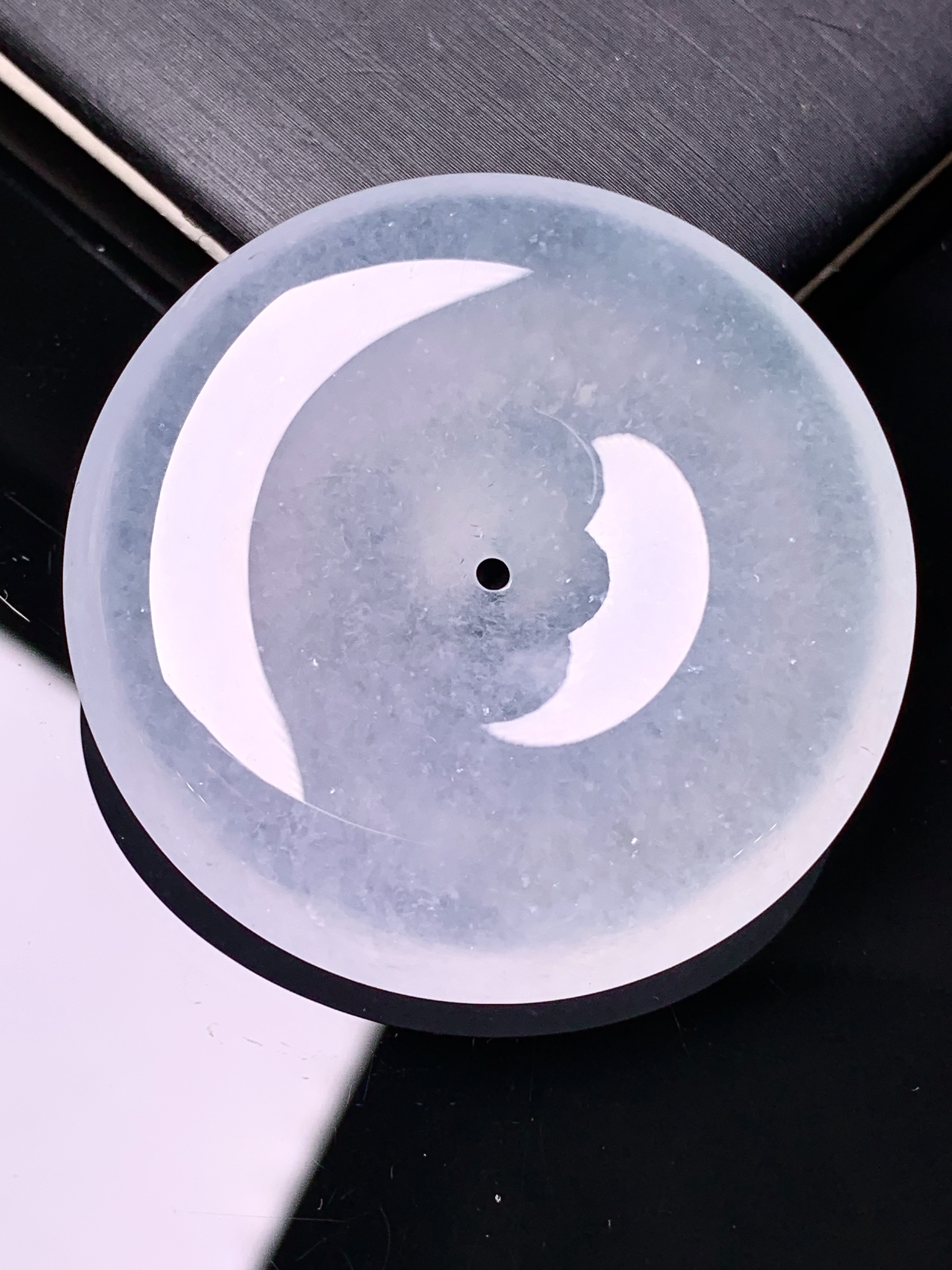 冰种平安扣吊坠 玉质细腻 色泽艳丽清新 水润亮眼 整体尺寸40*7.6b12