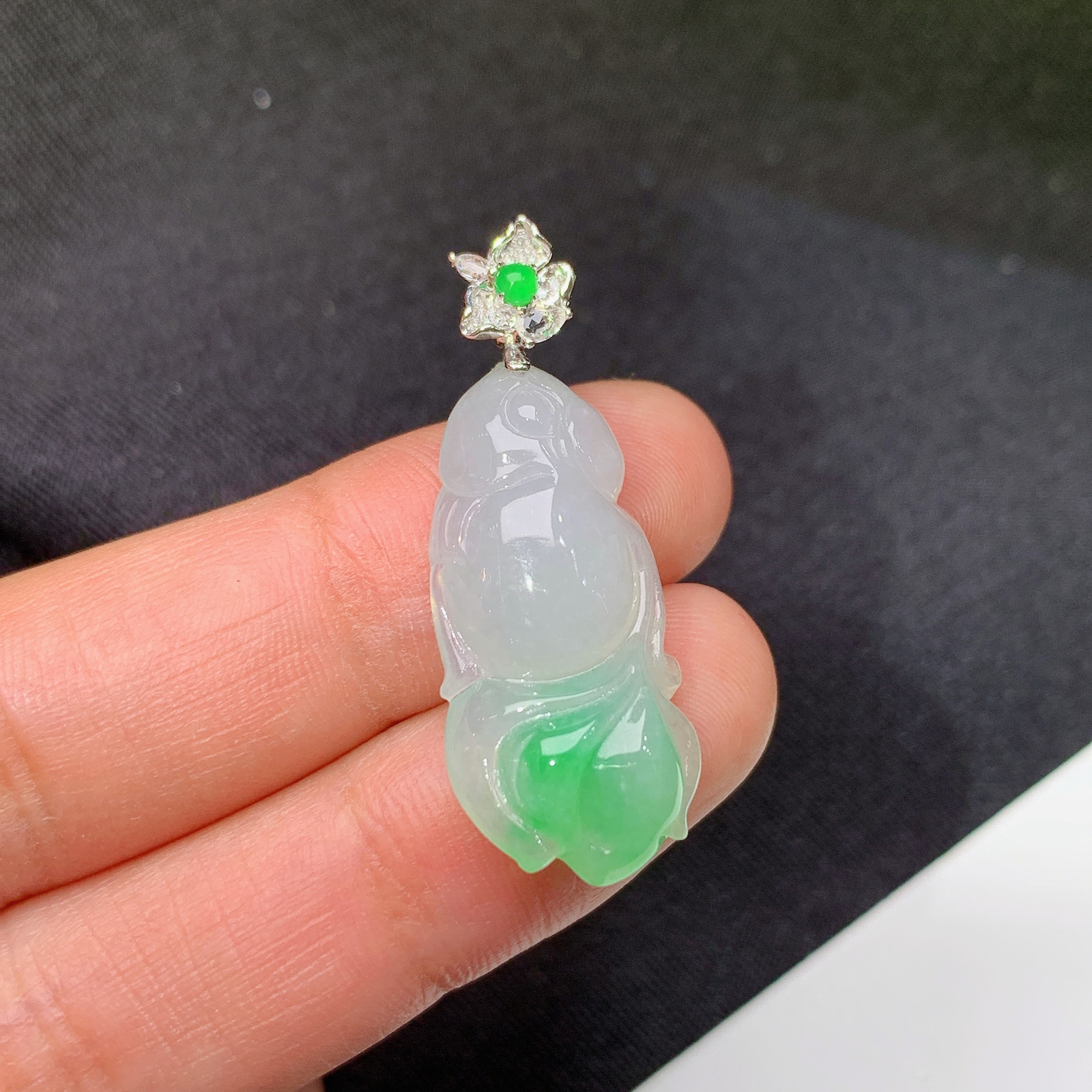 飘绿金鱼吊坠，年年有鱼，18k金镶嵌，冰润细腻，种水足，J34 尺寸34.1*13*5.8