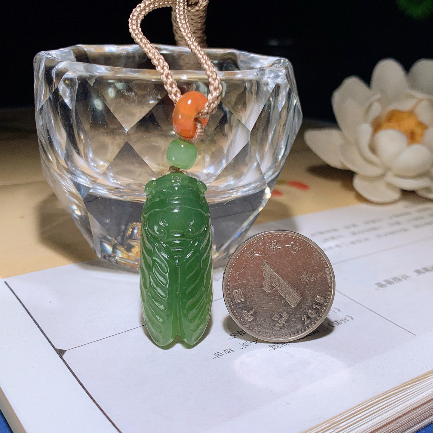 和田玉阳绿俄罗斯碧玉一鸣惊人挂件。尺寸34/15/10重10克 玉质细腻油润。手推出油。品相大气 lt260401
