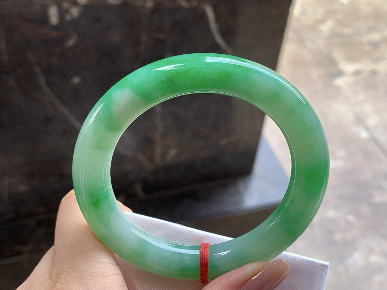 糯种带色福镯
颜色漂亮 55/10.6/11mm