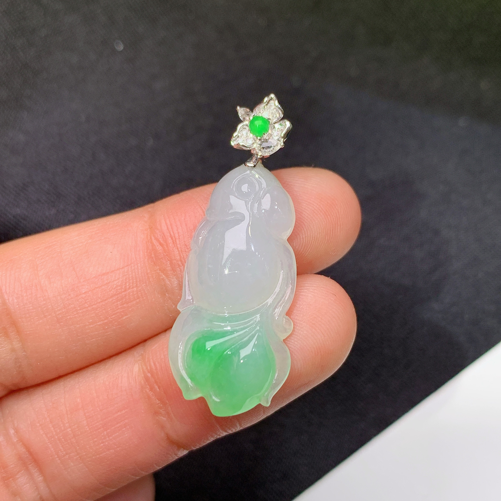 飘绿金鱼吊坠，年年有鱼，18k金镶嵌，冰润细腻，种水足，J34 尺寸34.1*13*5.8