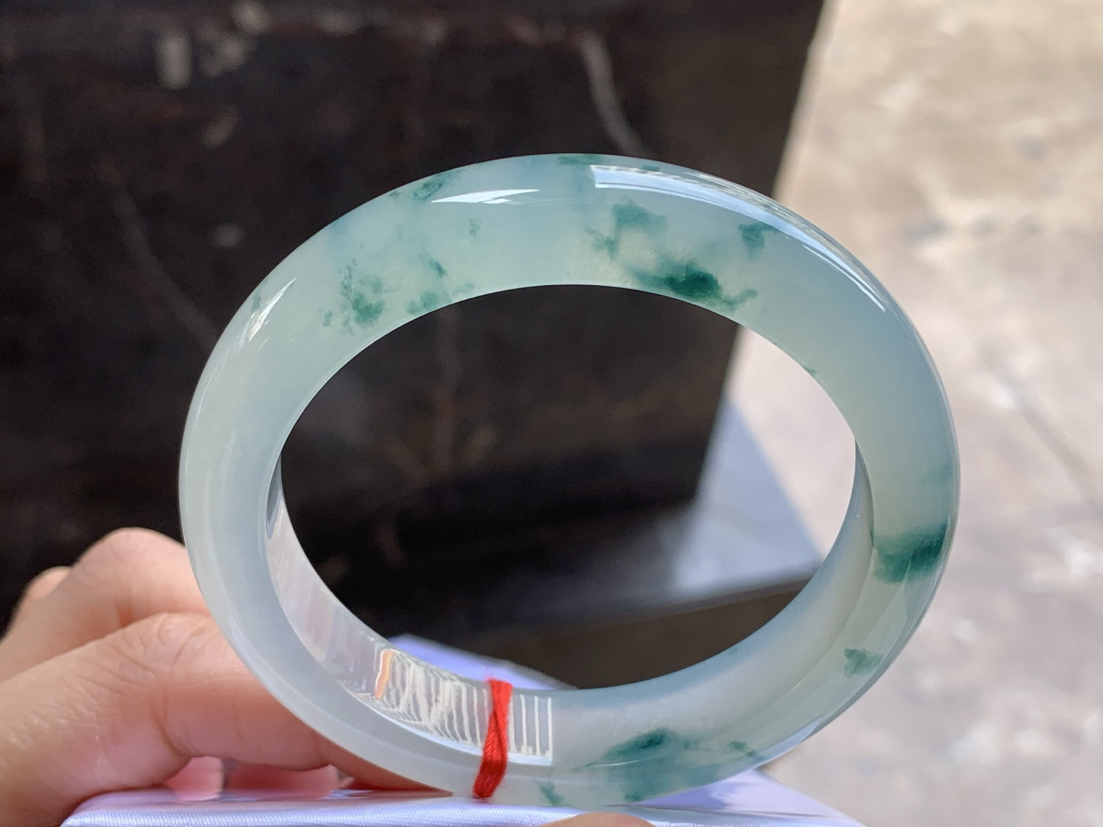 冰种飘花手镯
种好水足 56.5/12.9/8.8mm