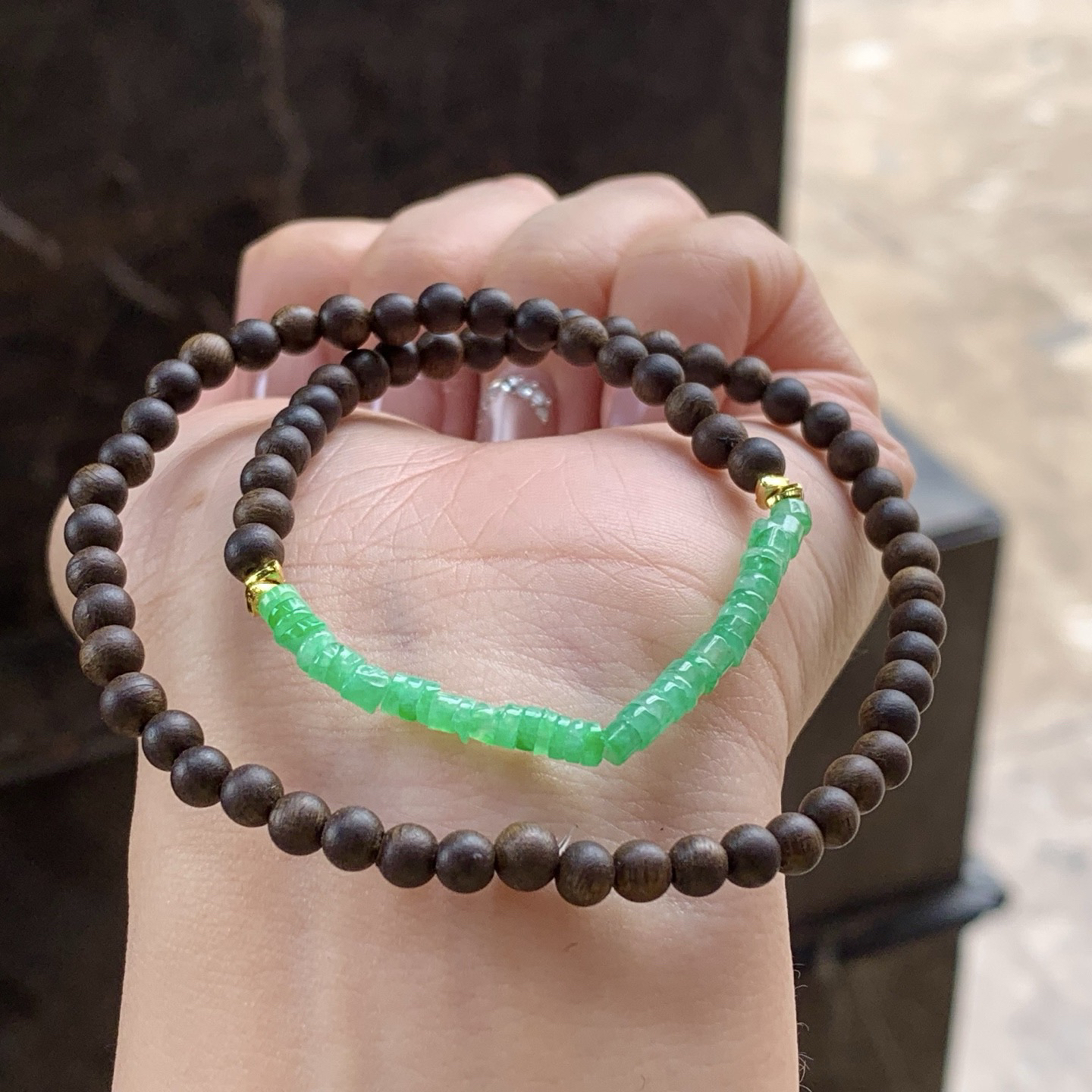 带色手串
水润独特 沉香