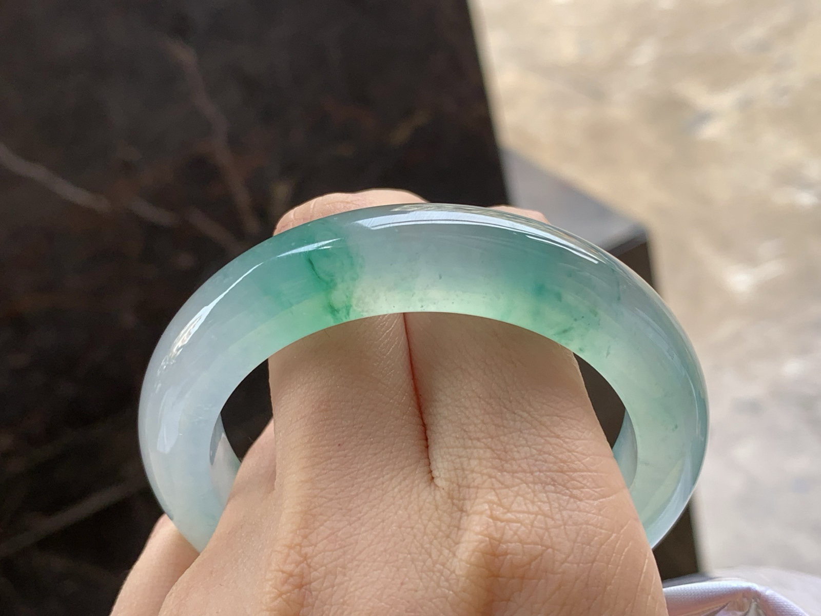 冰种色花手镯
种老水足 53.7/12.6/9.7mm