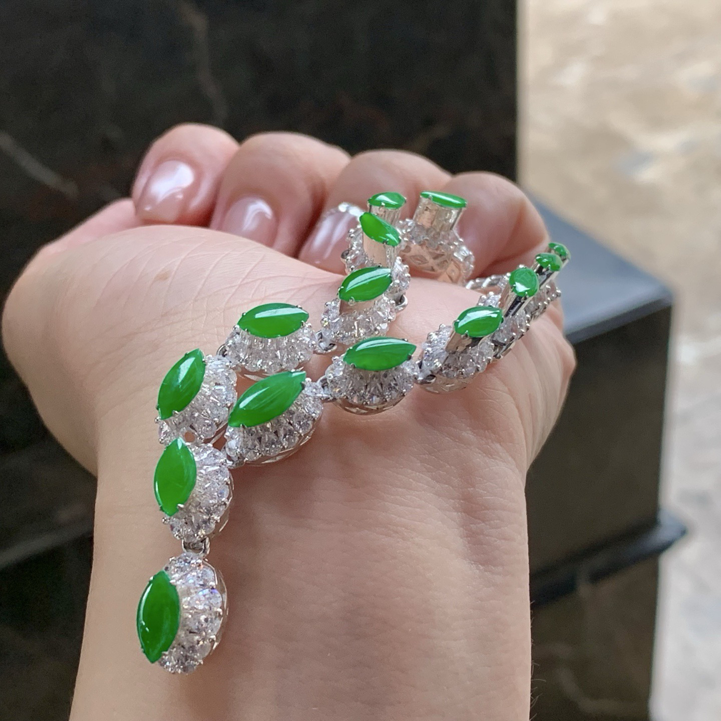 阳绿马眼戒面
颜色漂亮 铜托