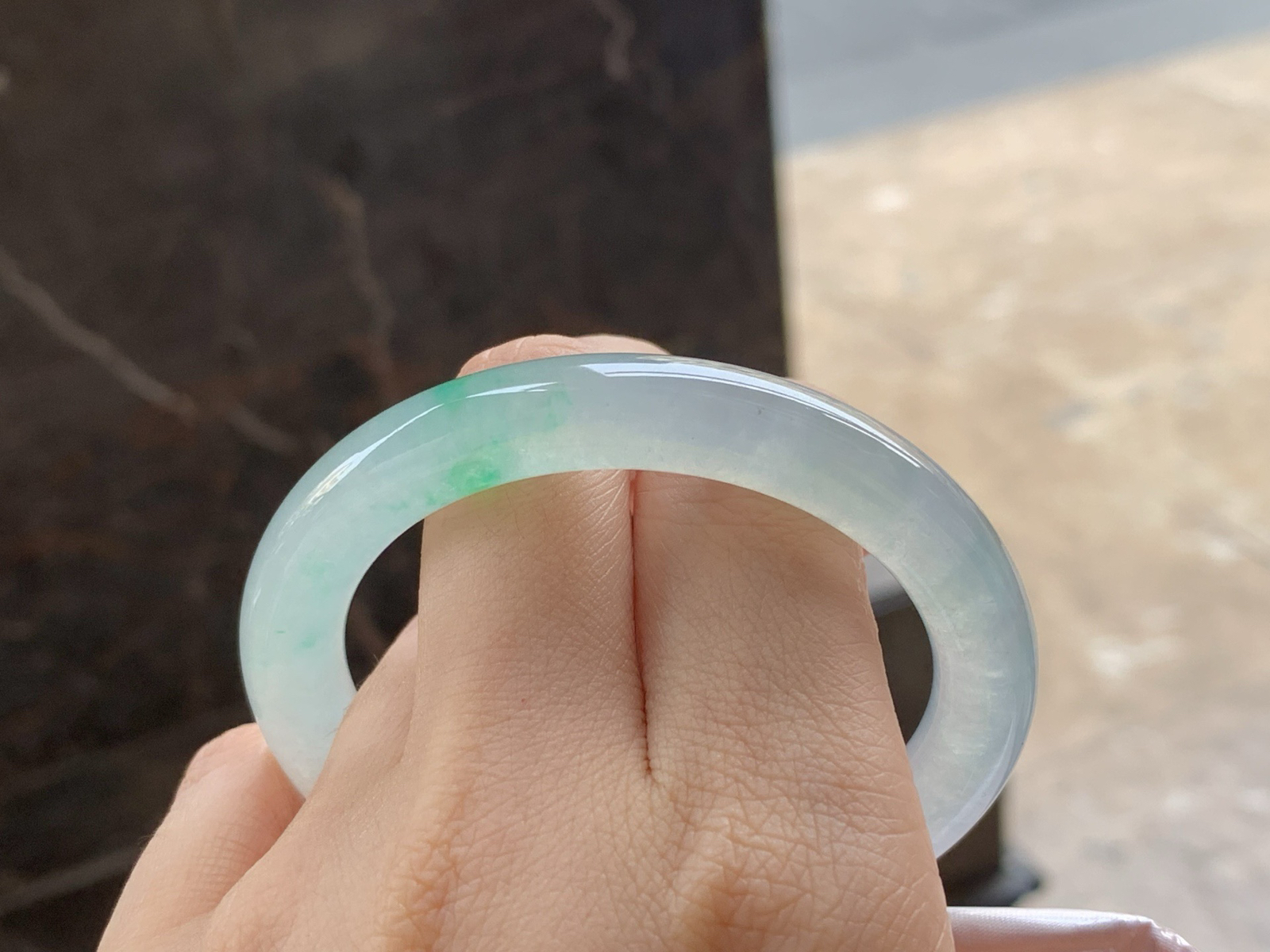 冰种飘色福镯
种老水足 52.7/9.2mm