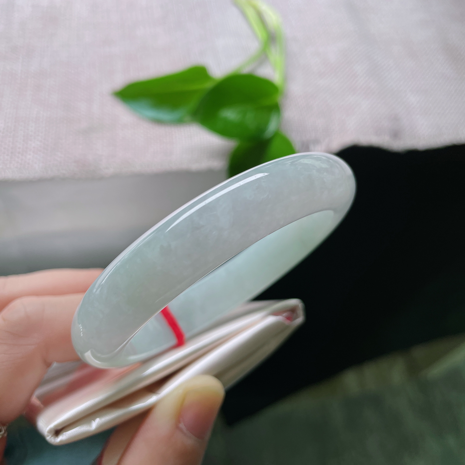 54.3/12.1/8.2，淡绿底正圈，水头好，种老，浅笑轻柔，精致，完美，ss50055a