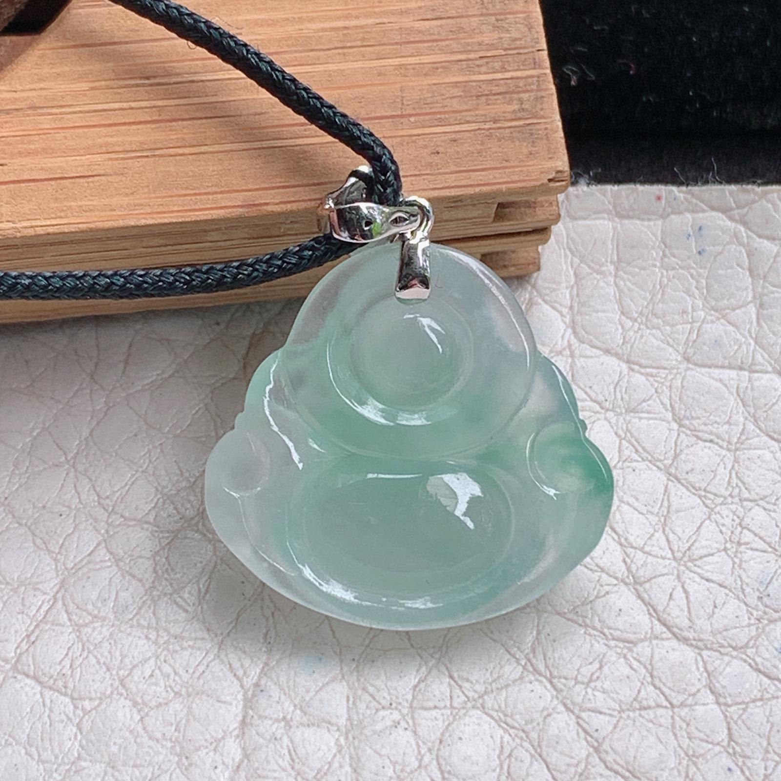 zz3实拍20*21.5*5.2缅甸翡翠冰种淡绿小佛公吊坠 镶金弥勒佛锁骨坠