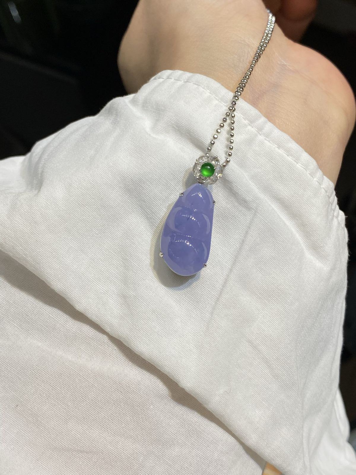 紫罗兰 高冰 简镶 全开窗 福豆 18k

整体尺寸28-11.1-9.6