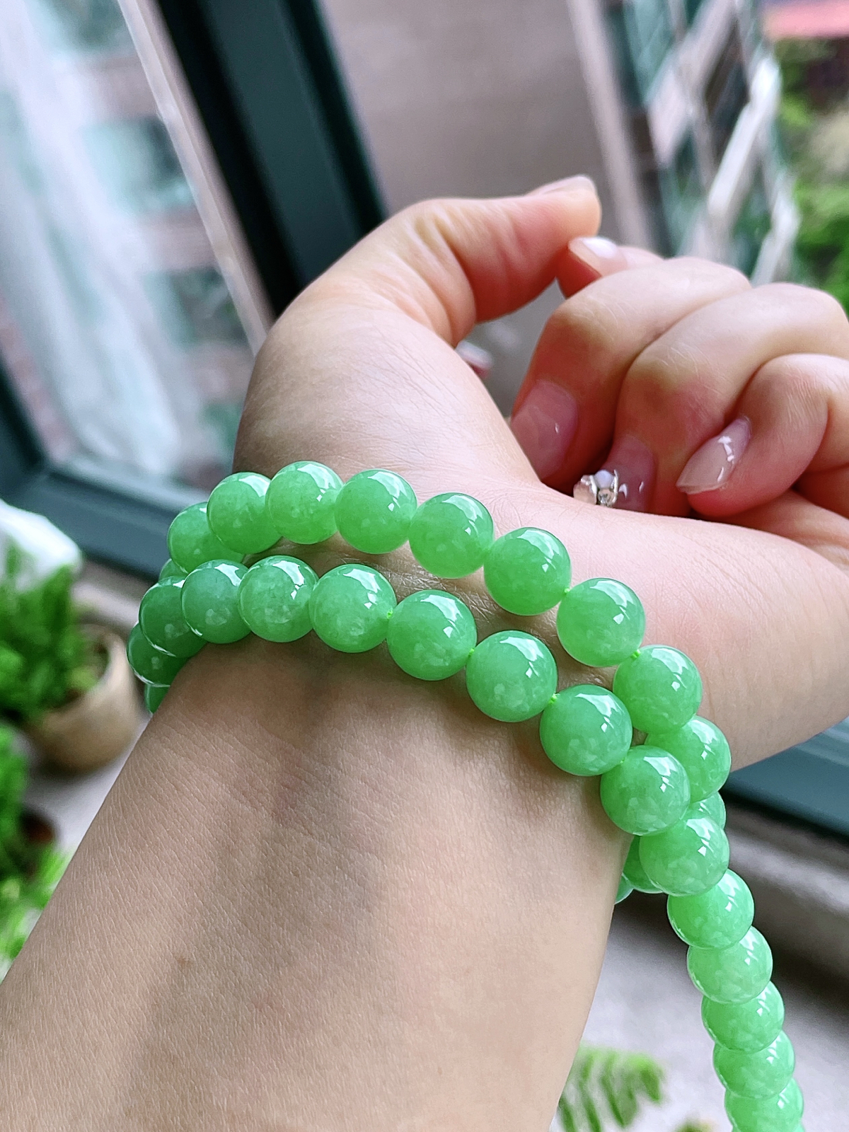 【珠子】高冰阳绿珠链圆珠珠子珠链
【说明】缅料 性价比高  
【尺寸】10mm，31cm