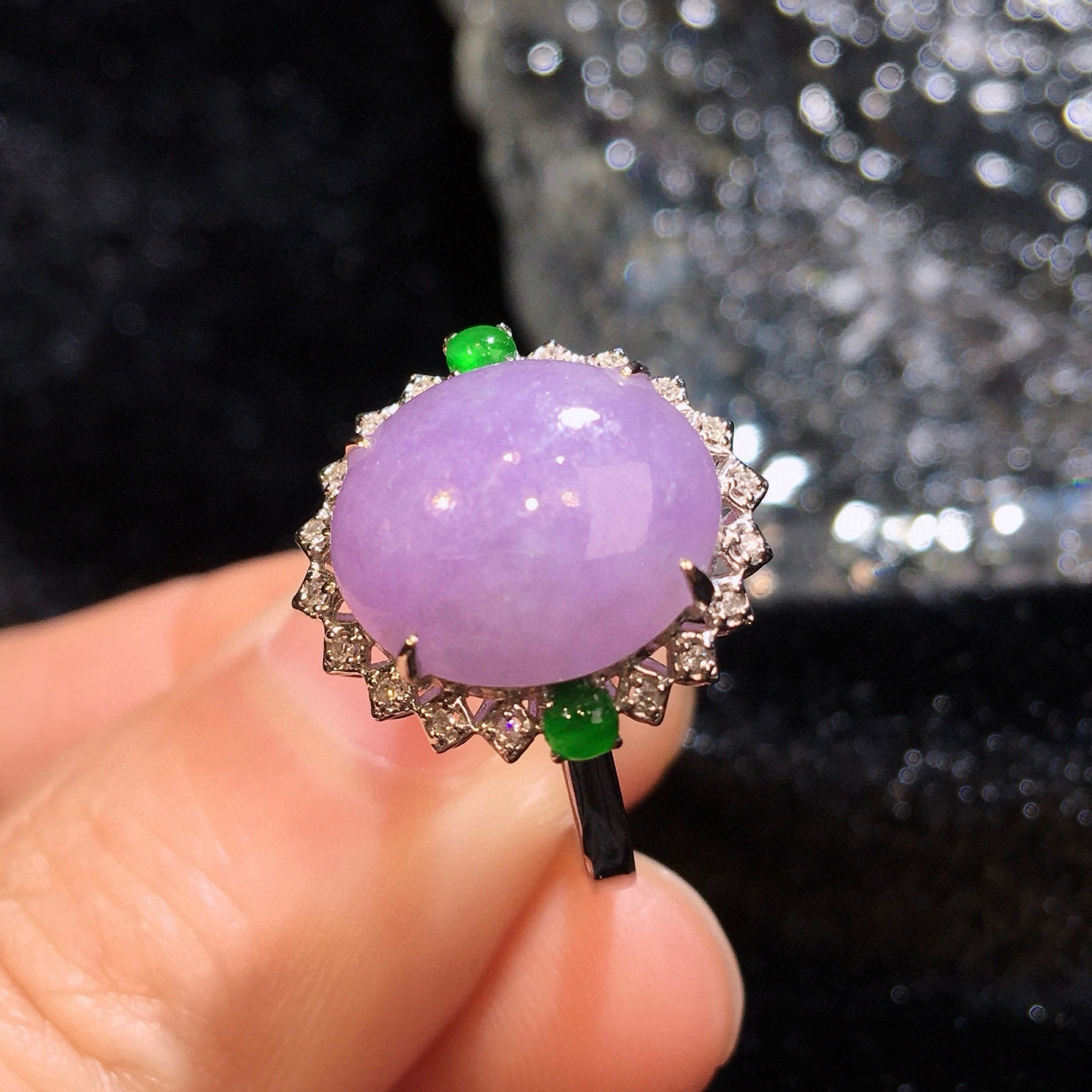 18K金镶嵌紫罗兰蛋面戒指