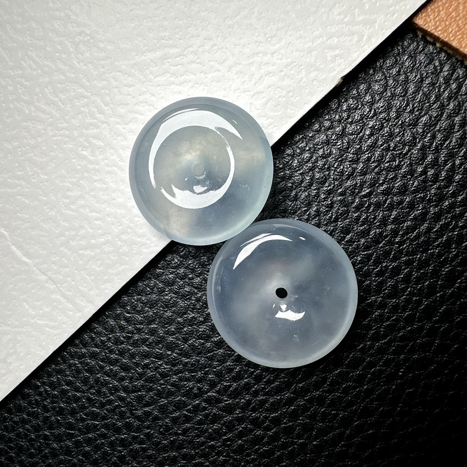 【冰种平安扣一对】质地细腻冰润，品质很好，冰感十足，胶感明显，收藏品质。