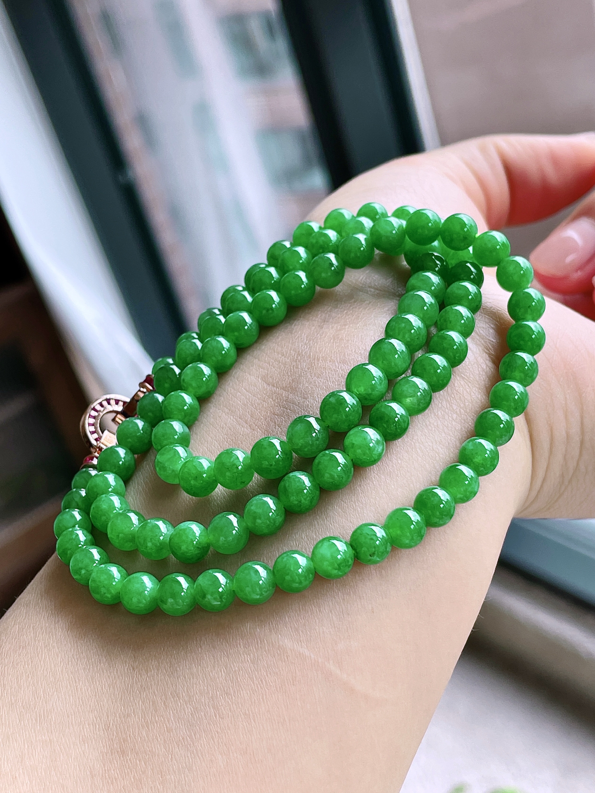 【珠子】冰阳绿珠链圆珠珠子珠链
【说明】缅料 性价比高  
【尺寸】5.7-6.5mm，28cm