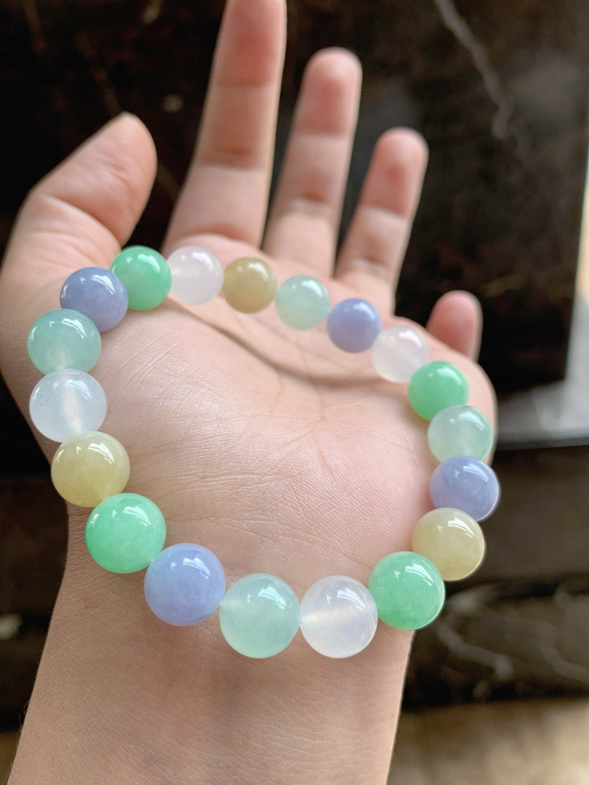 🤍多宝手串
水润多彩翡翠串，晃出腕间的撞色甜
