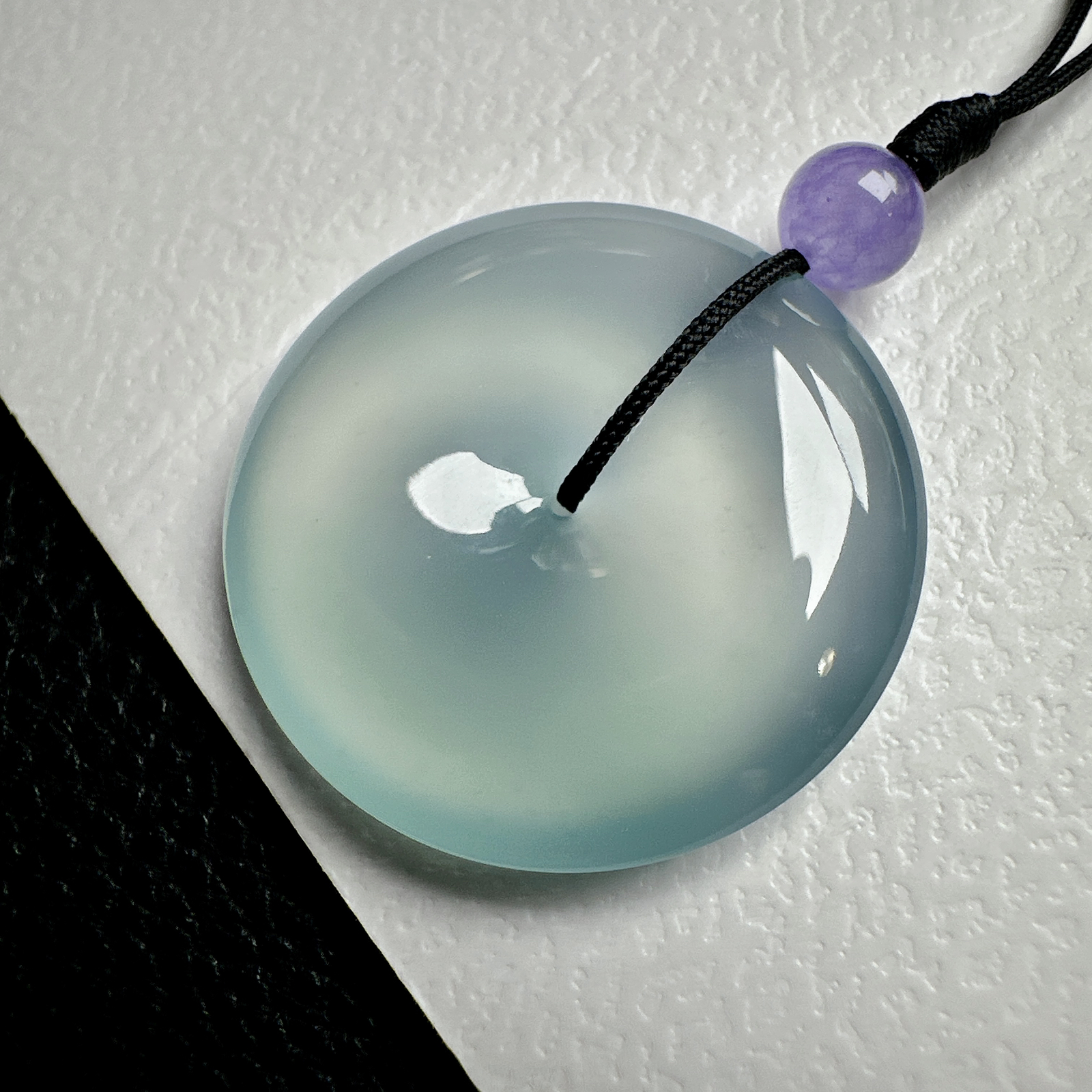 【冰种天空蓝平安扣】质地非常细腻干净，冰润十足，种老冰透，收藏品质