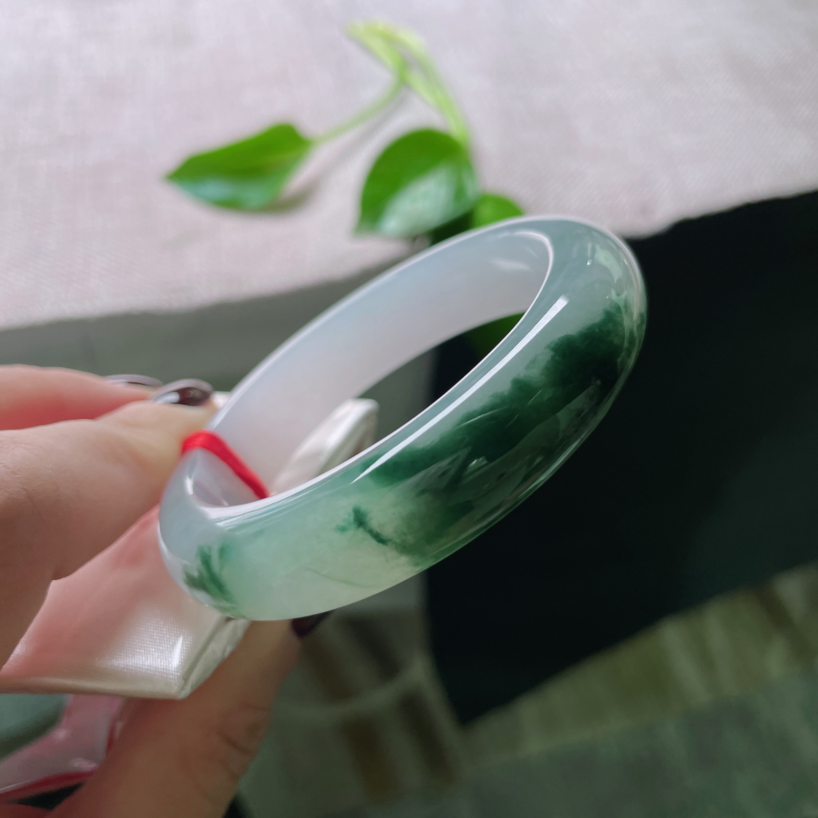 52.5/13.4/8.5，冰飘花正圈，丝丝缕缕，腕间藏山水，花自水中来。晶体纹..