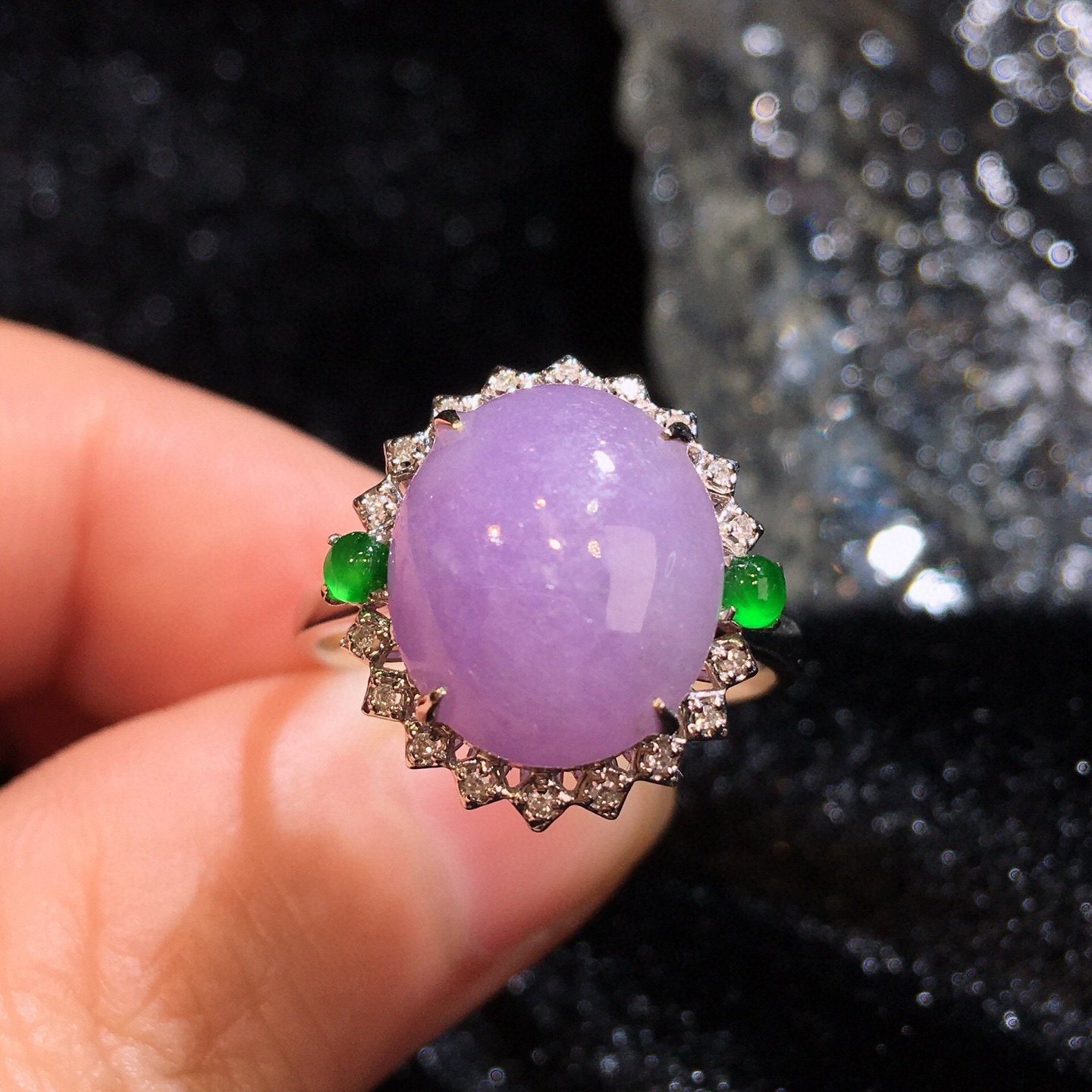 18K金镶嵌紫罗兰蛋面戒指