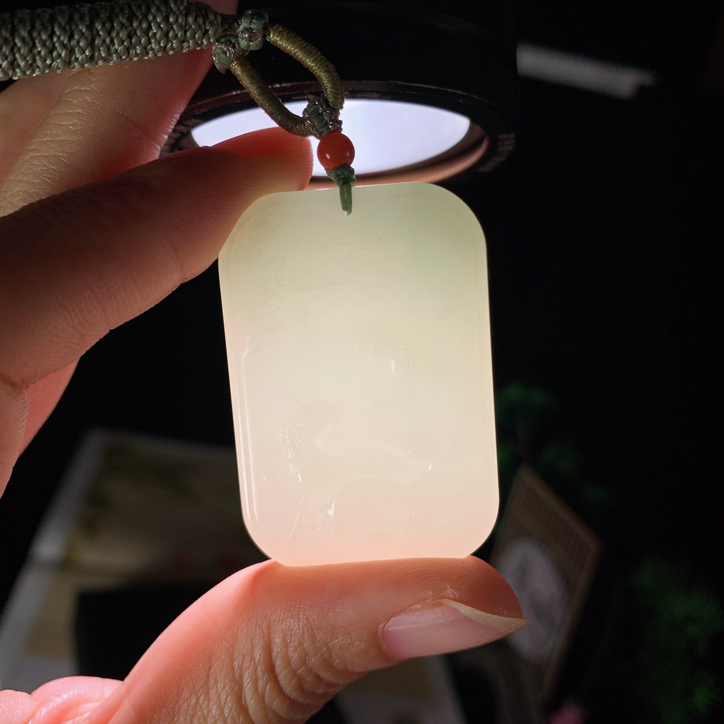 和田玉白玉三阳开泰挂件。尺寸43/29/8重26.5克 玉质细腻油润 底色纯净 脂粉好，品质好。lt260402