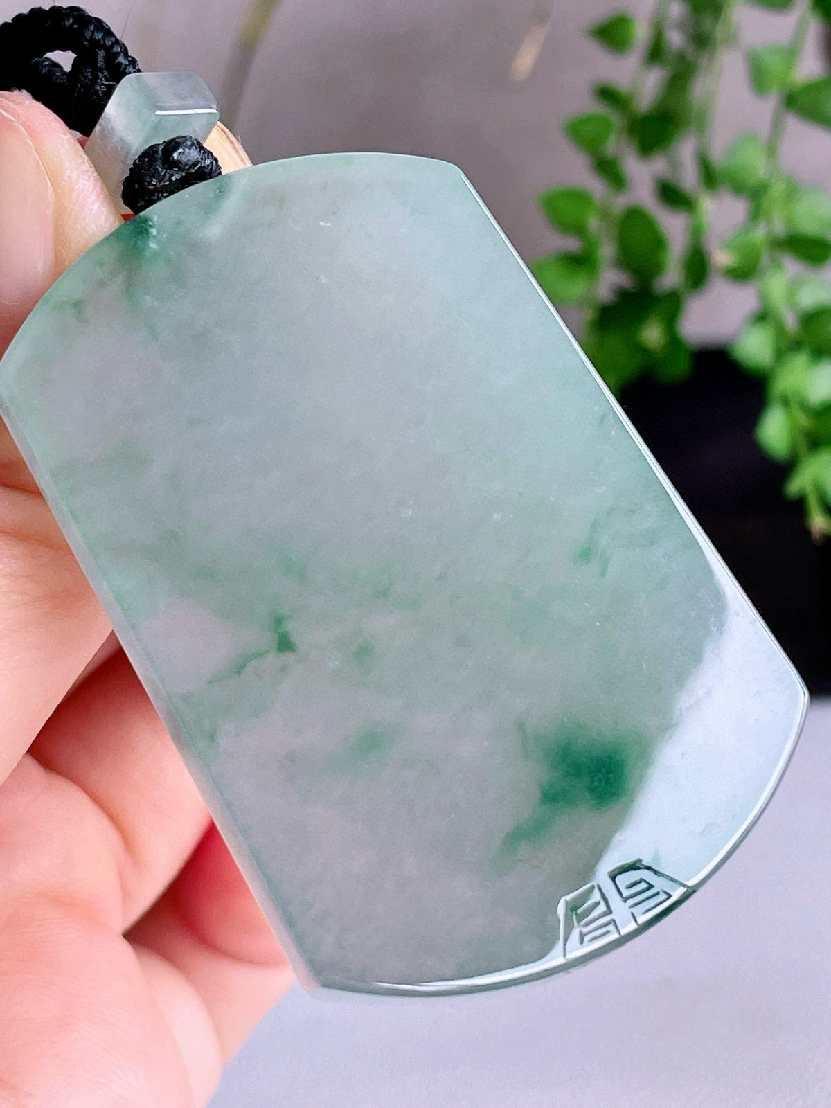 【裸石】冰飘绿花仿古牌无事牌吊坠
【说明】缅料 性价比高  飘花
【尺寸】54.7-36.8-5.8