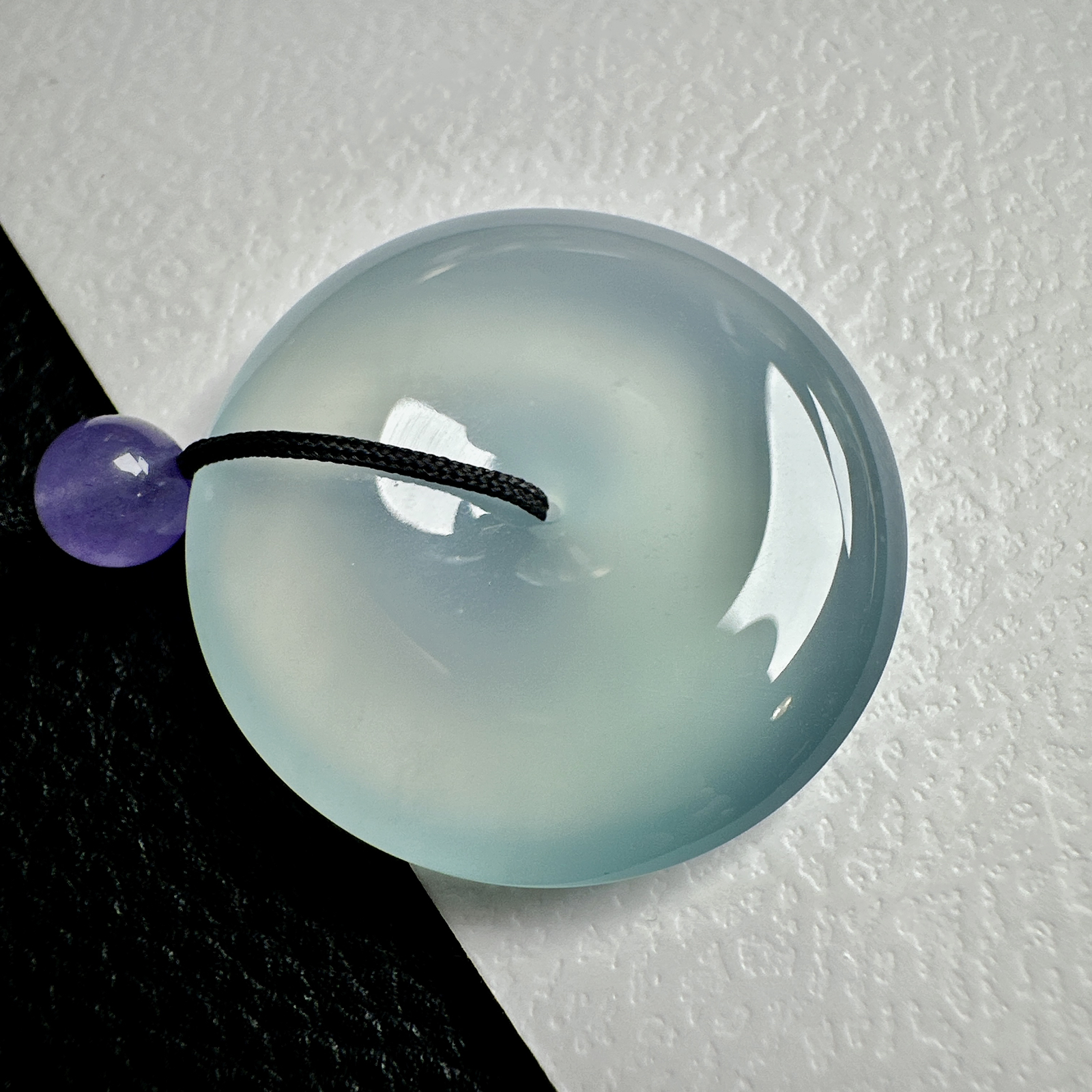 【冰种天空蓝平安扣】质地非常细腻干净，冰润十足，种老冰透，收藏品质