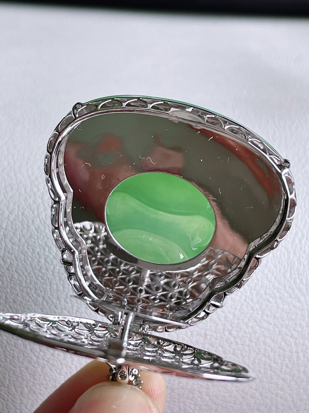 【镶嵌】冰甜绿佛公大佛公吊坠  
【说明】缅料 18k金镶嵌 性价比高  
【整体】40.6-36-12.6
【裸石】36-32.2-4