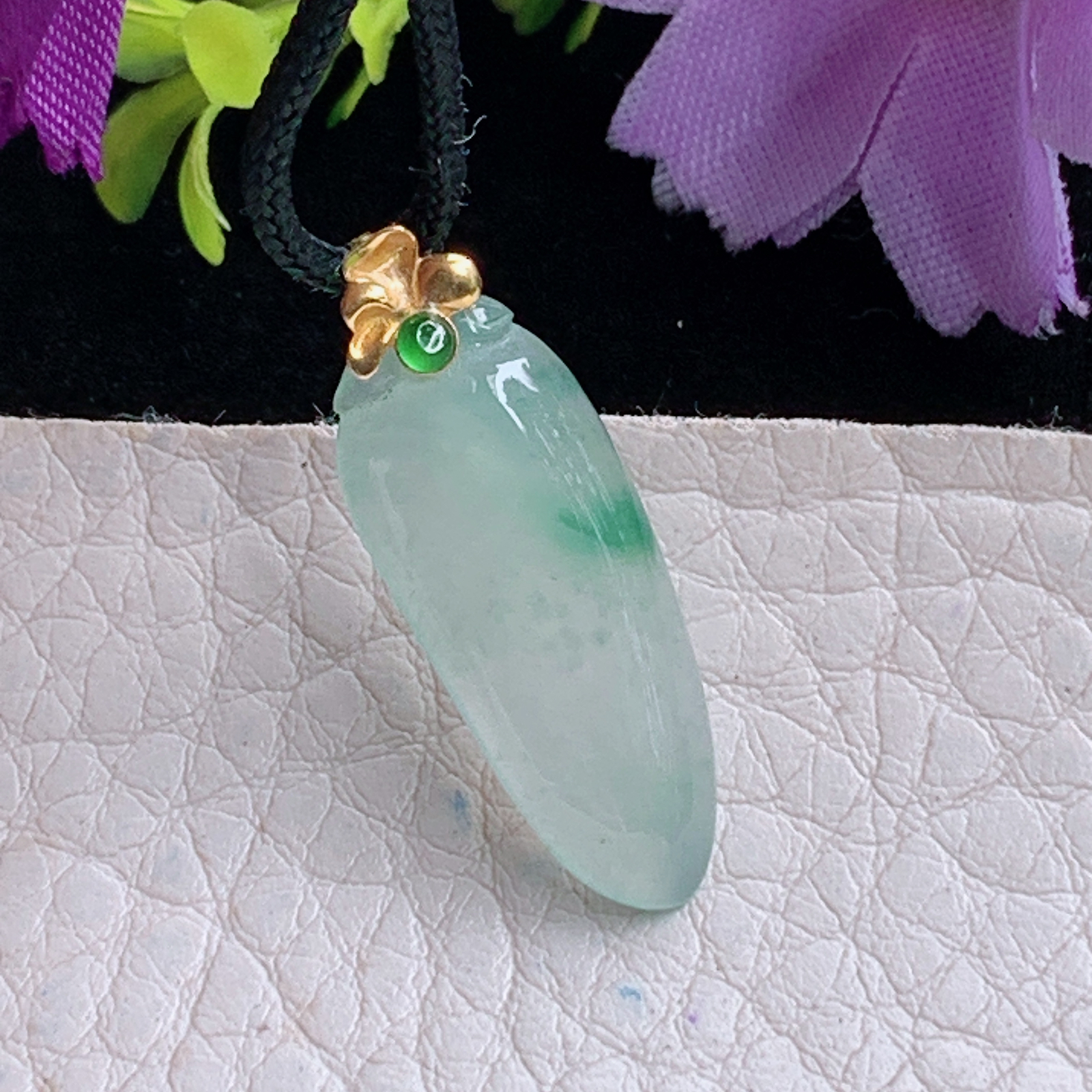 zz3实拍连金26.6*9.6*3缅甸翡翠冰透飘花精美小福瓜小吊坠 镶金锁骨坠