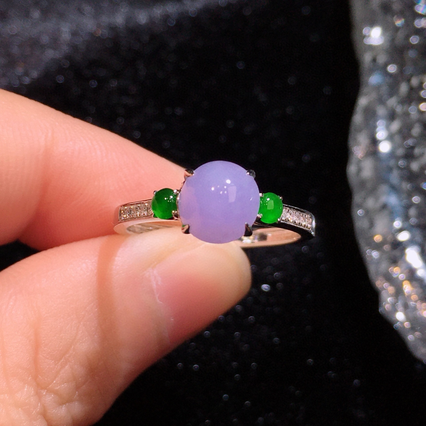 18K金镶嵌紫罗兰蛋面戒指